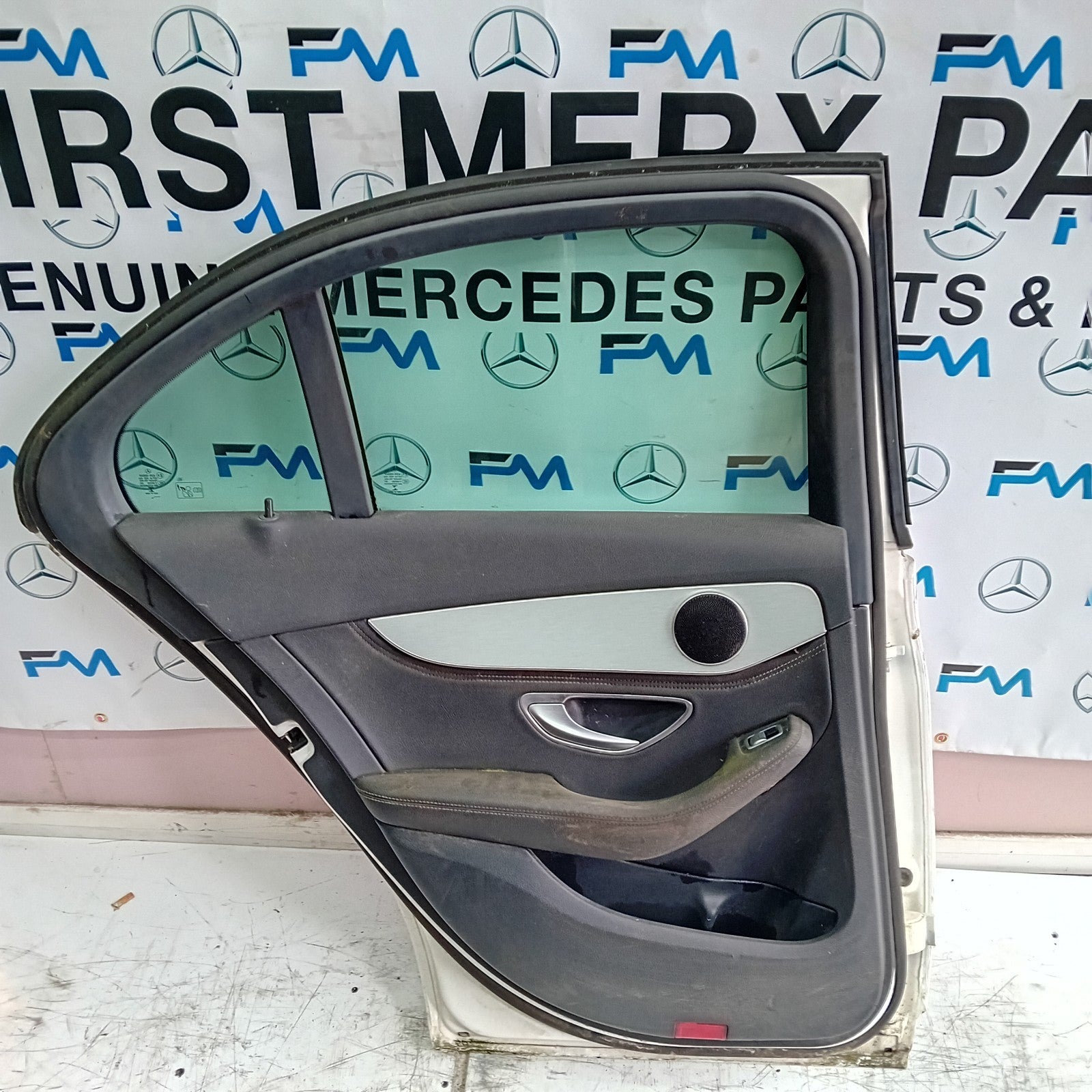 MERCEDES BENZ C-CLASS W205 PASSENGER SIDE REAR DOOR N/S/R WHITE FMD121