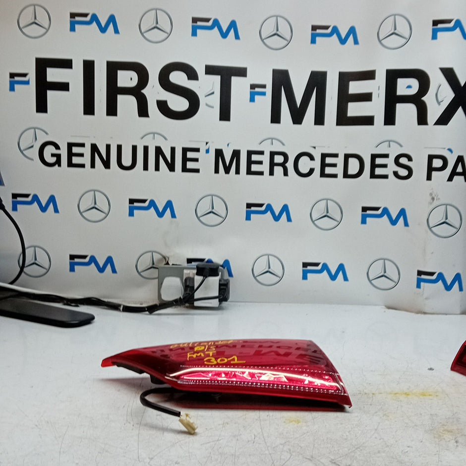 MITSUBISHI OUTLANDER MK3 DRIVER SIDE RIGHT REAR INNER TAIL LIGHT 2013 FMT301