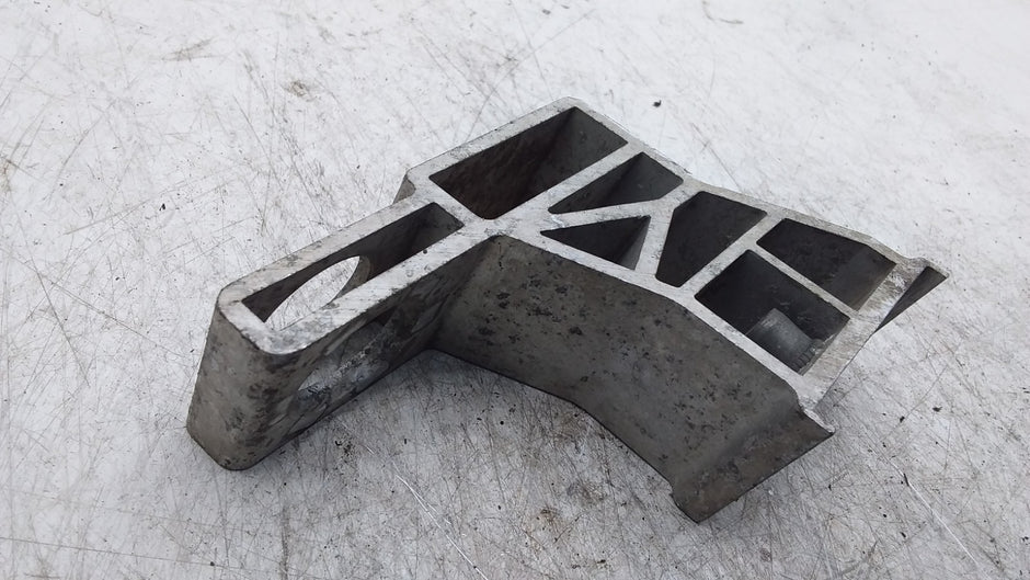 MERCEDES BENZ  E-CLASS W213 RADIATOR MOUNTING BRACKET  FMR405