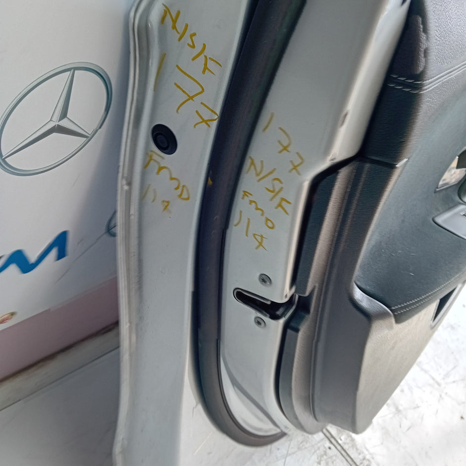 MERCEDES  A-CLASS W177 PASSENGE SIDE FRONT DOOR N/S/F COMPLETE SILVER FMD114