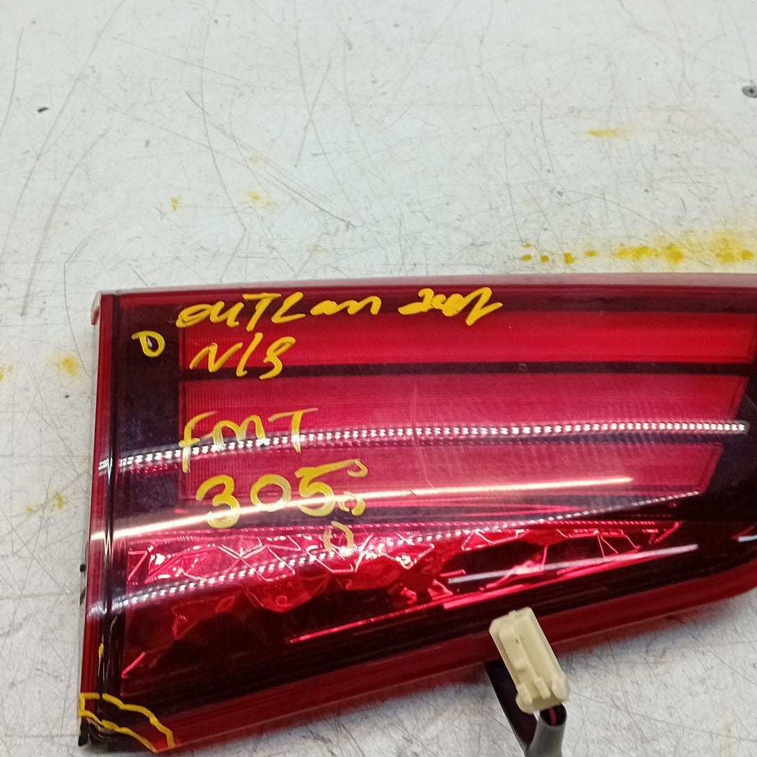 MITSUBISHI OUTLANDER MK3 PASSENGER SIDE LEFT REAR INNER TAIL LIGHT 2013 FMT305