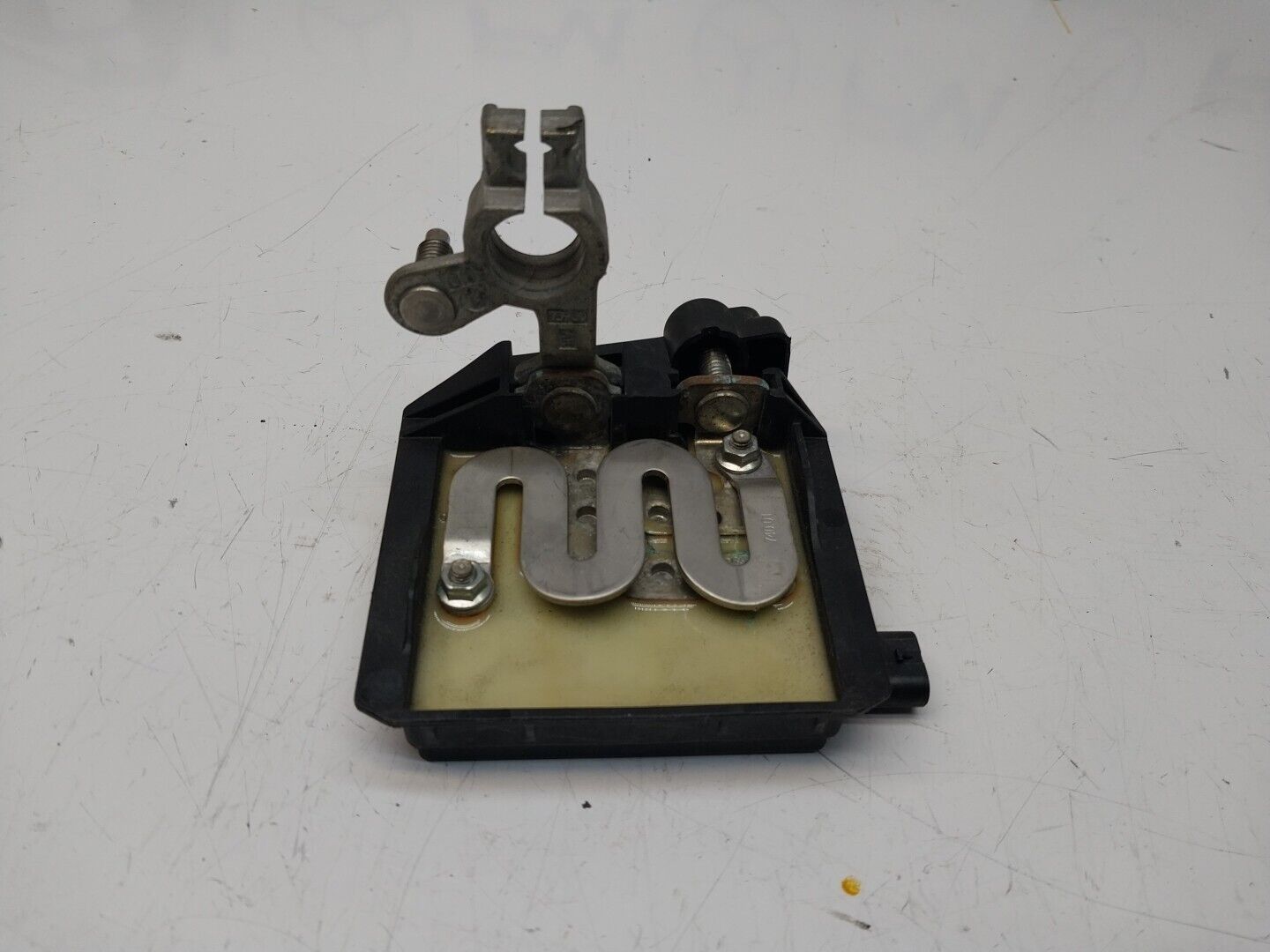 Mercedes W213 W205 W218 W238 W253 Negative Battery Tray Clamp A0009061505FM00252