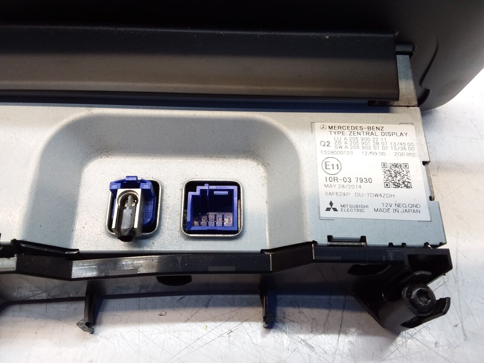 MERCEDES C-CLASS W205 2016 SAT NAV MULTIMEDIA SCREEN A2059002211 FM00660