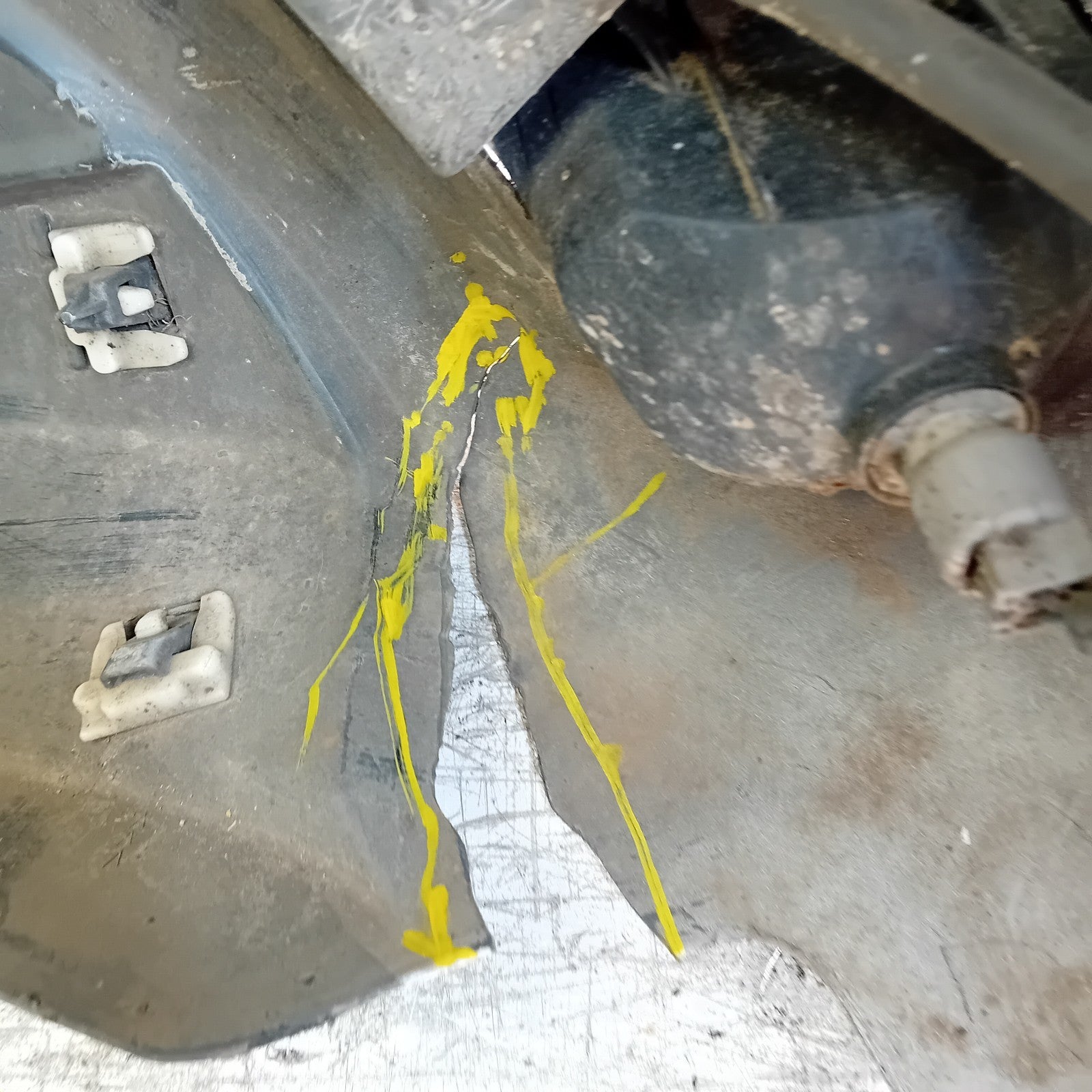 MITSUBISHI OUTLANDER MK3 REAR BUMPER WHITE 2013 COMPLETE FMX110