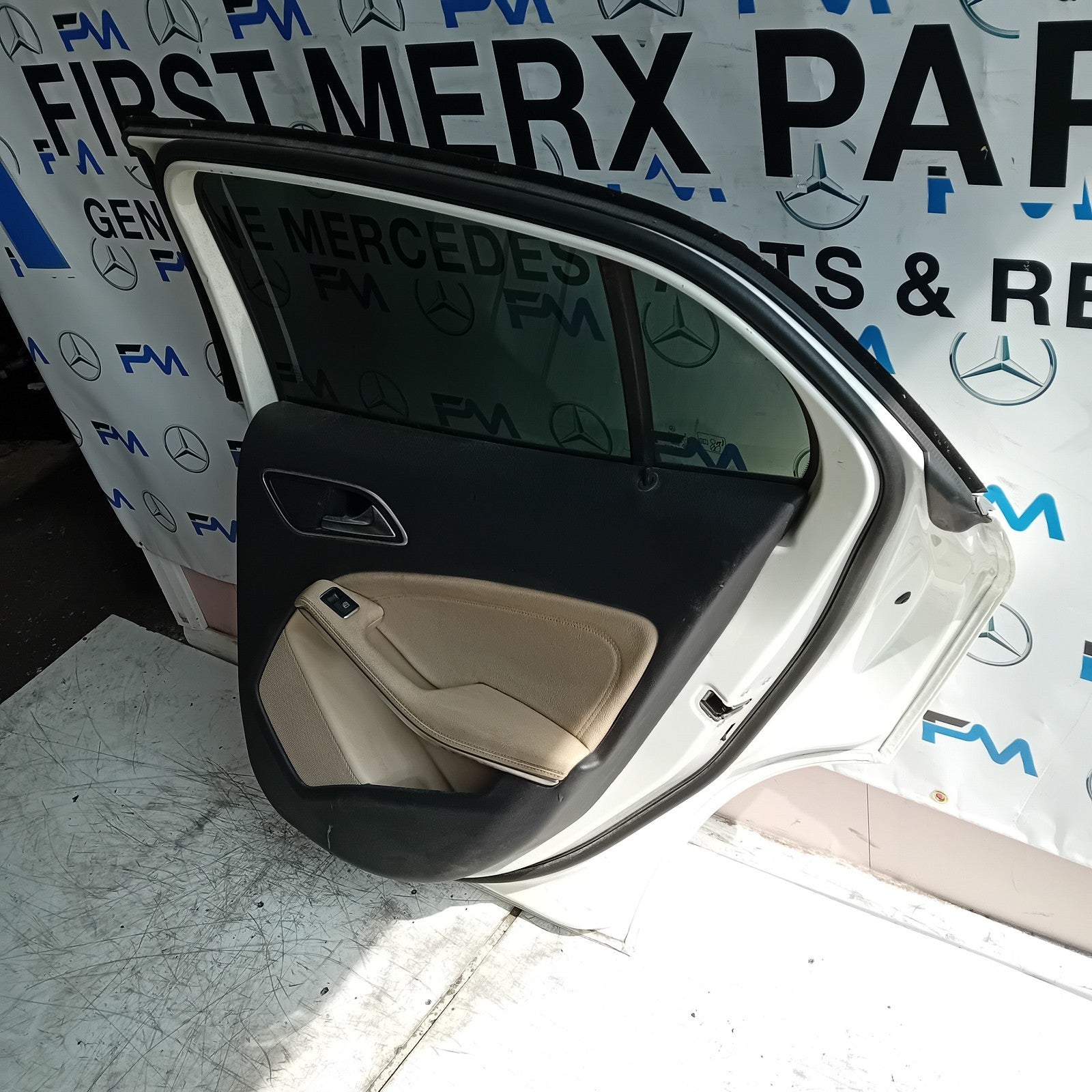 MEECEDES GLA X156 DRIVER SIDE REAR DOOR OSR 2014-19 WHITE COMPLETE FMD282