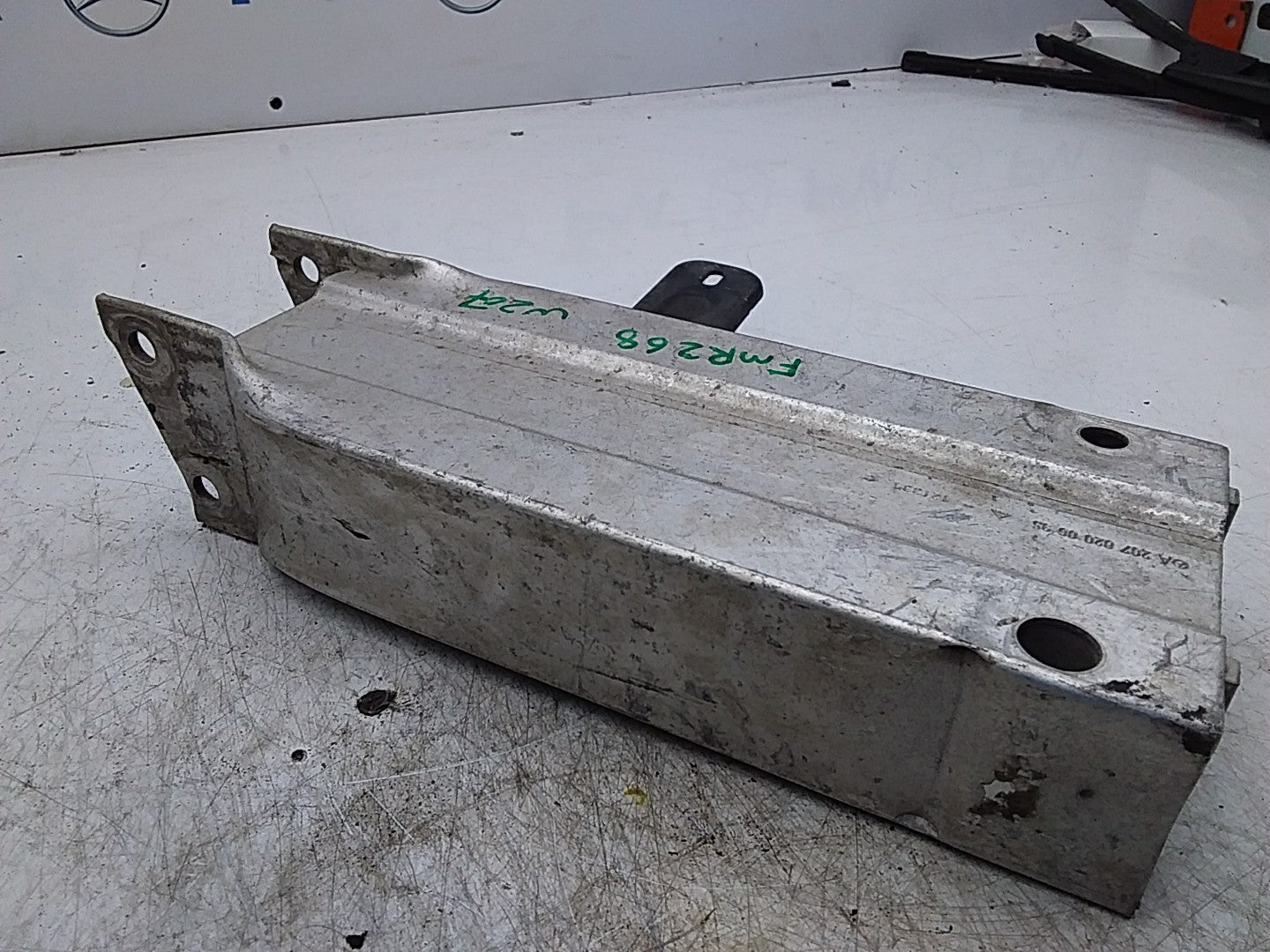 MERCEDES E-CLASS W207 ABSORBER BAR REINFORCEMENT RIGHT SIDE A2076200095 FMR268
