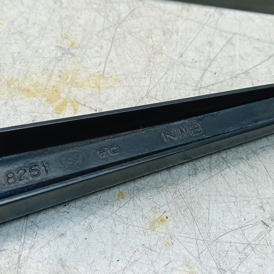 MITSUBISHI OUTLANDER MK3 FRONT   WIPER WINDSCREEN ARM 8251 FM001596