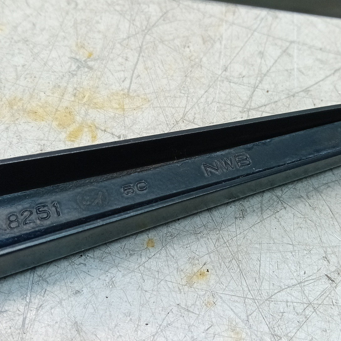 MITSUBISHI OUTLANDER MK3 FRONT   WIPER WINDSCREEN ARM 8251 FM001596