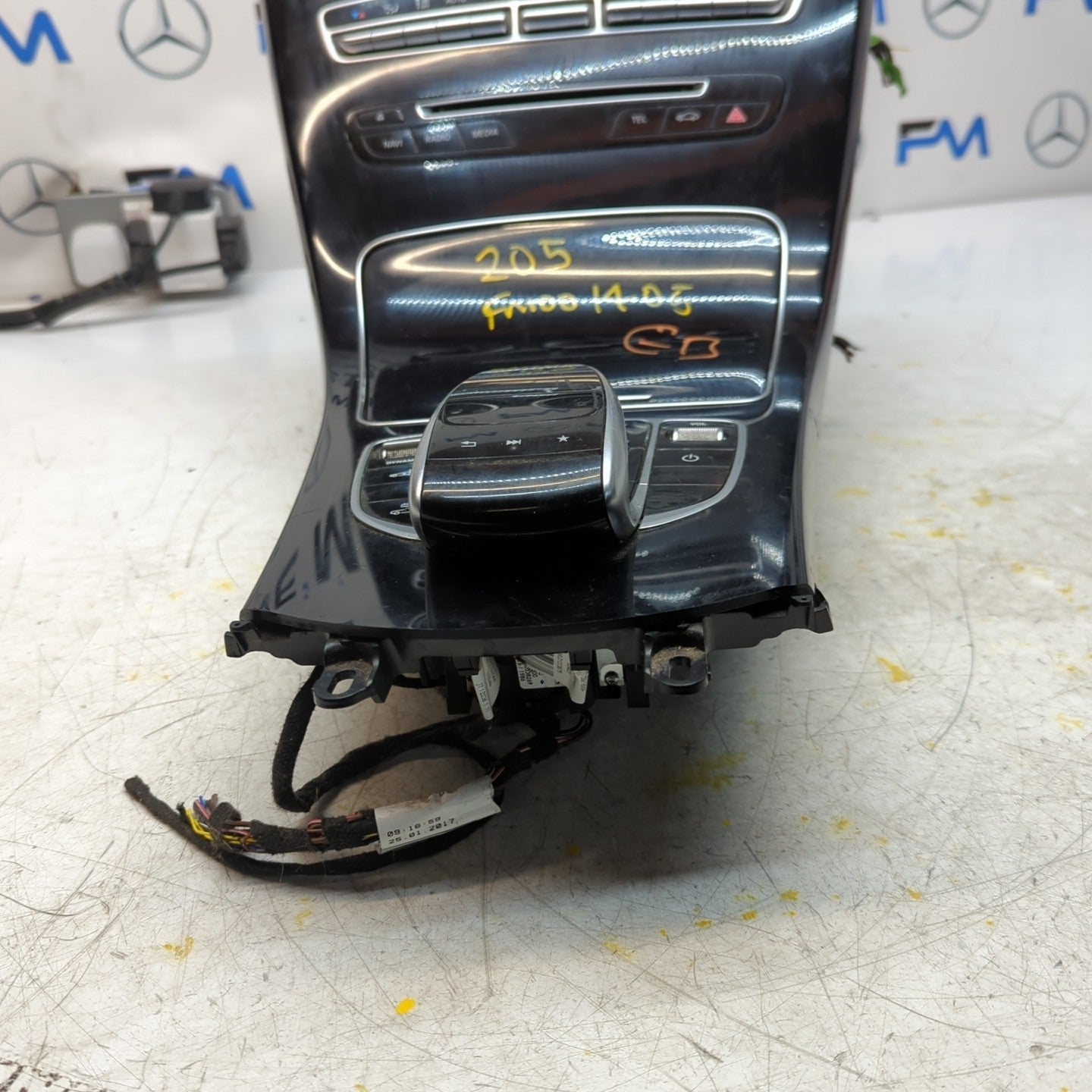  MERCEDES E-CLASS W205 CENTRE CONSOLE + 3 AIR VENT A2054402324 FM001405