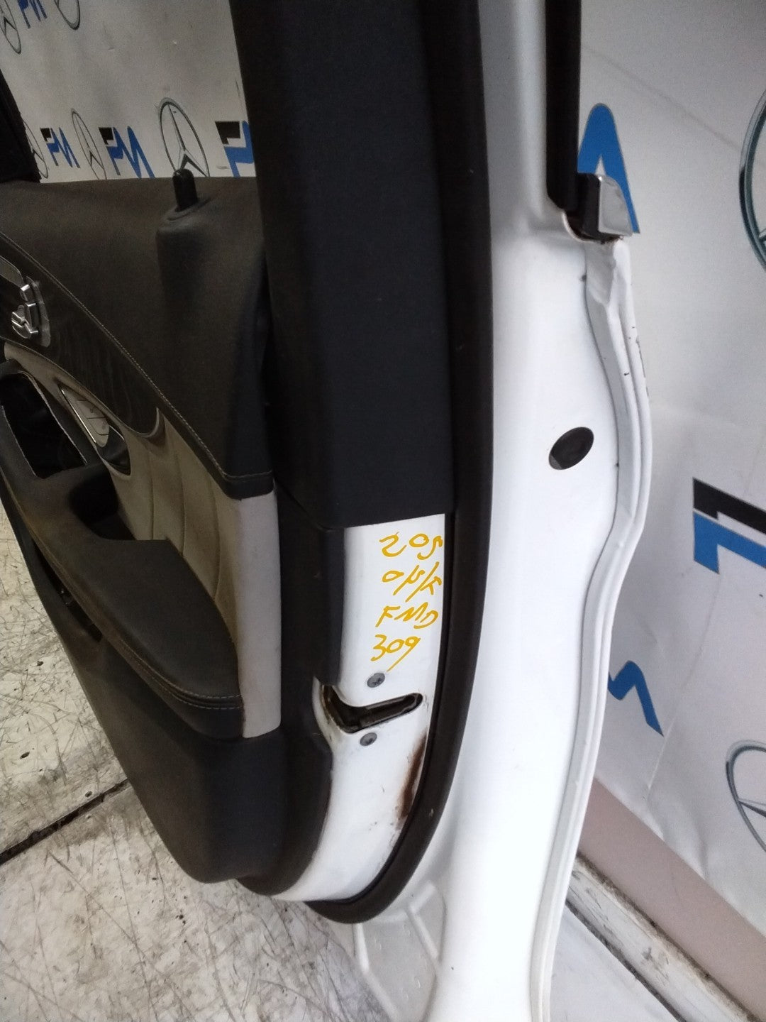 MERCEDES C-CLASS W205 SLN DRIVER FRONT DOOR OSF WHITE 2014 ON COMPLETE FMD329