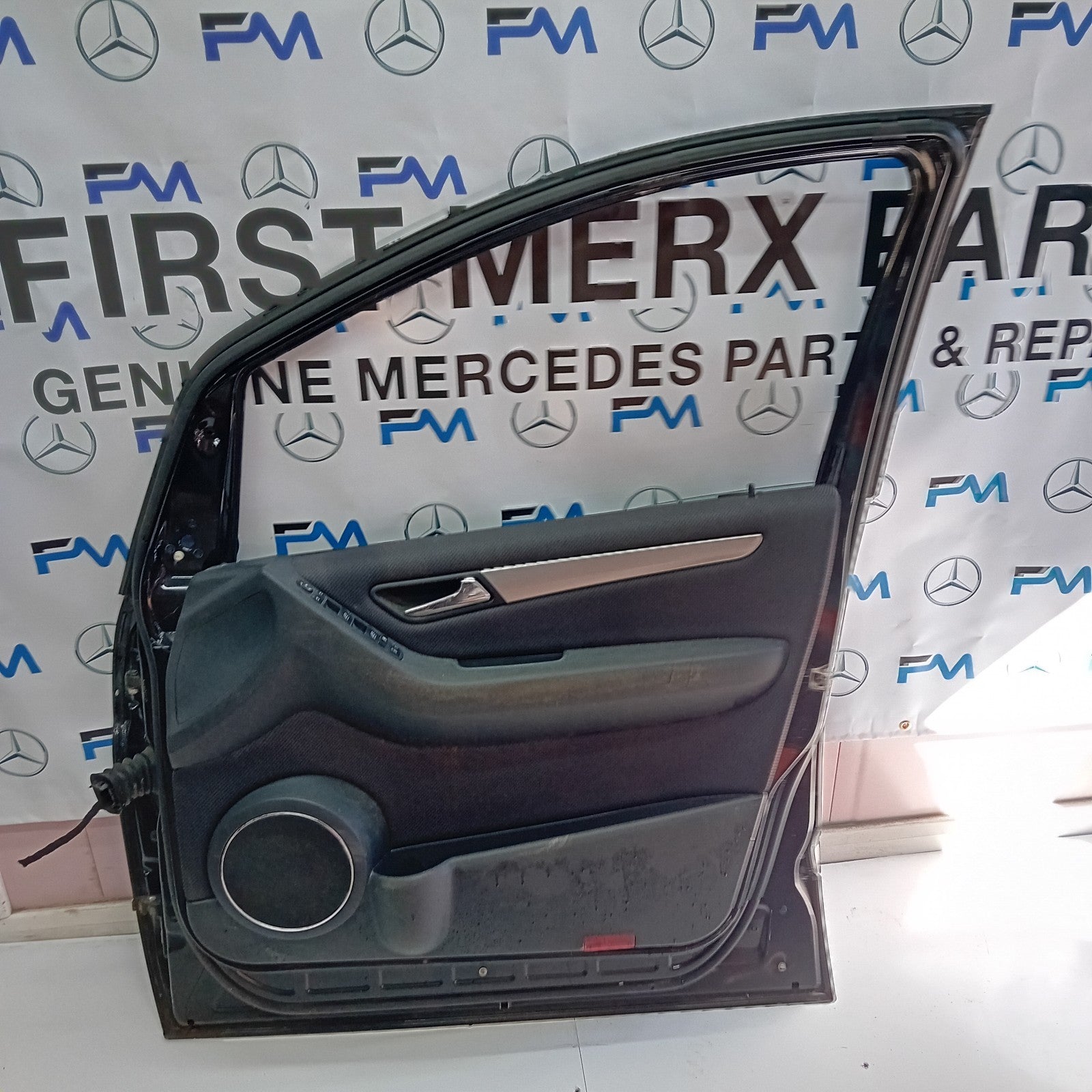 MERCEDES BENZ B-CLASS  W245  DRIVER SIDE FRONT DOOR ( OFF SIDE FRONT ) FM01