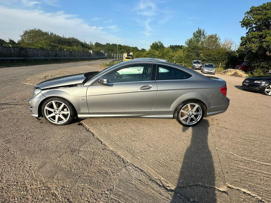 MERCEDES BENZ C-CLASS W204 BREAKING / AIR BAGS ( STEERING WHEEL, KNEE, ROOF )