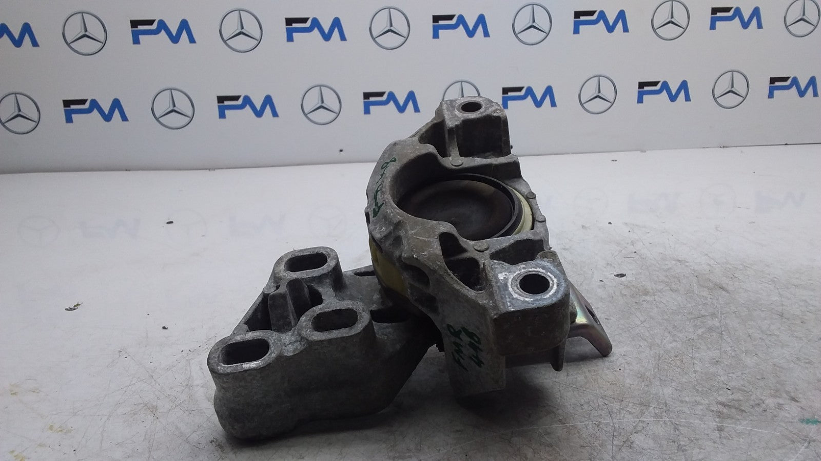 MERCEDES BENZ A-CLS W176 PETROL ENGINE MOUNT LEFT SIDE A2462400617 FMR448