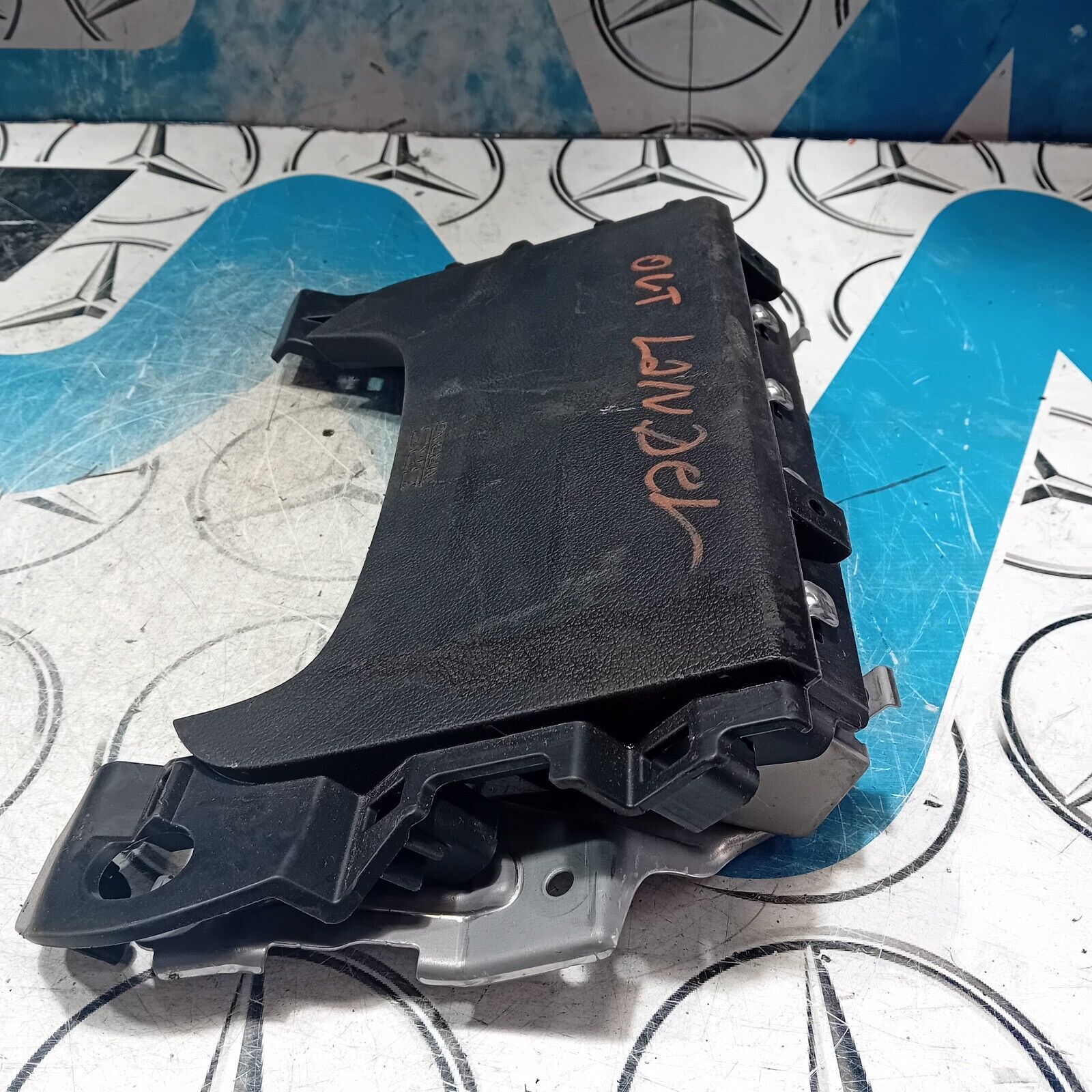 2018 MITSUBISHI OUTLANDER MK3 KNEE AIR SRS BAG RIGHT DRIVER SIDE 7030A-31754