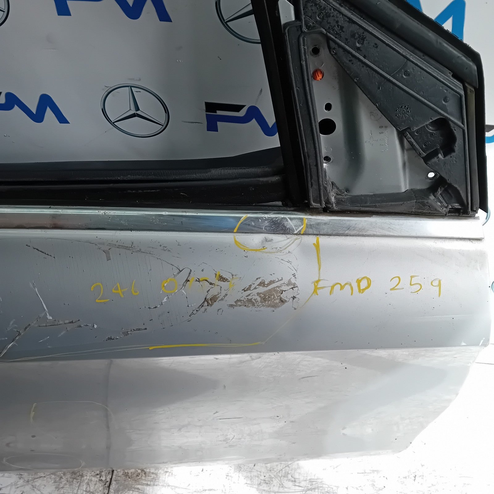 MERCEDES B-CLASS W246 DRIVER FRONT DOOR OSF SILVER  2012-19 COMPLETE FMD259