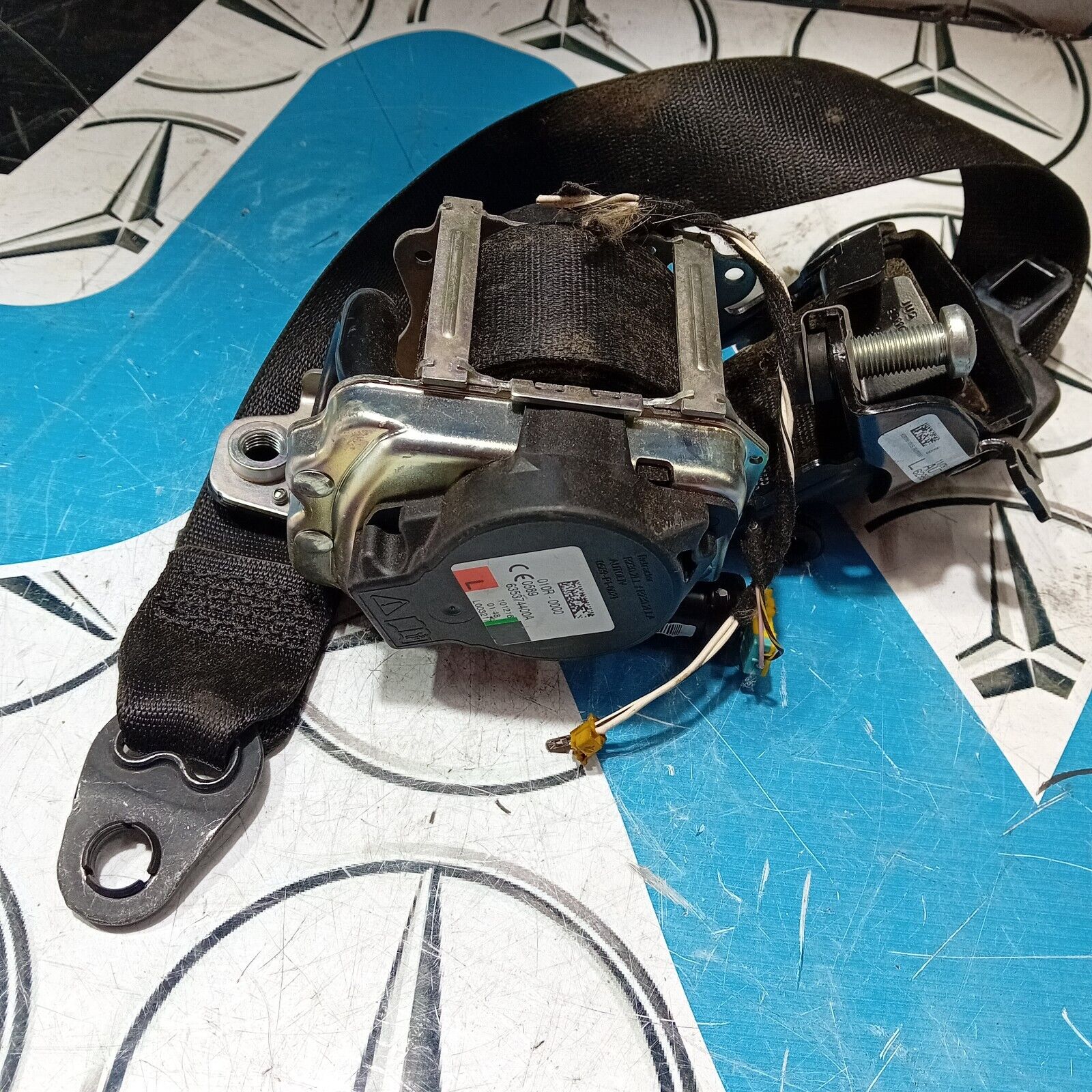 MERCEDES BENZ C-CLASS W205 COUPE PASSENGER SIDE FRONT SEAT BELT A2058605185