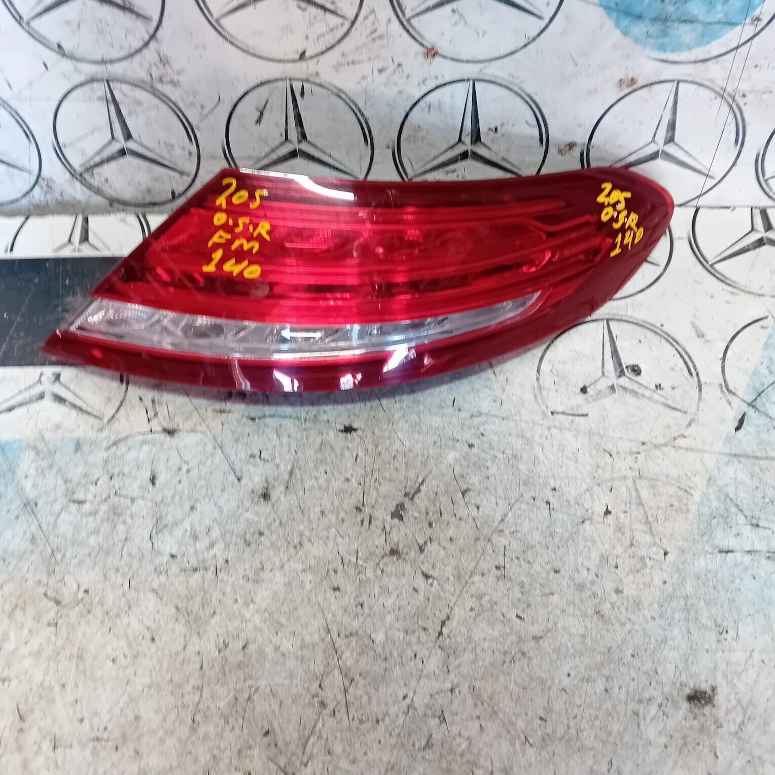 MERCEDES BENZ C-CLASS A205 C205 REAR DRIVER SIDE ( O.S ) OUTER LIGHT A2059066400