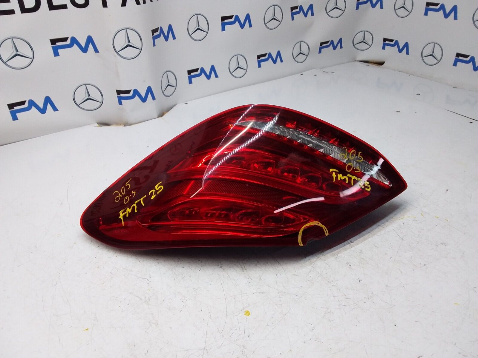 2018 MERCEDES  C CLASS W205 REAR DRIVER SIDE O/S LED LIGHT A2059061457 FMT25