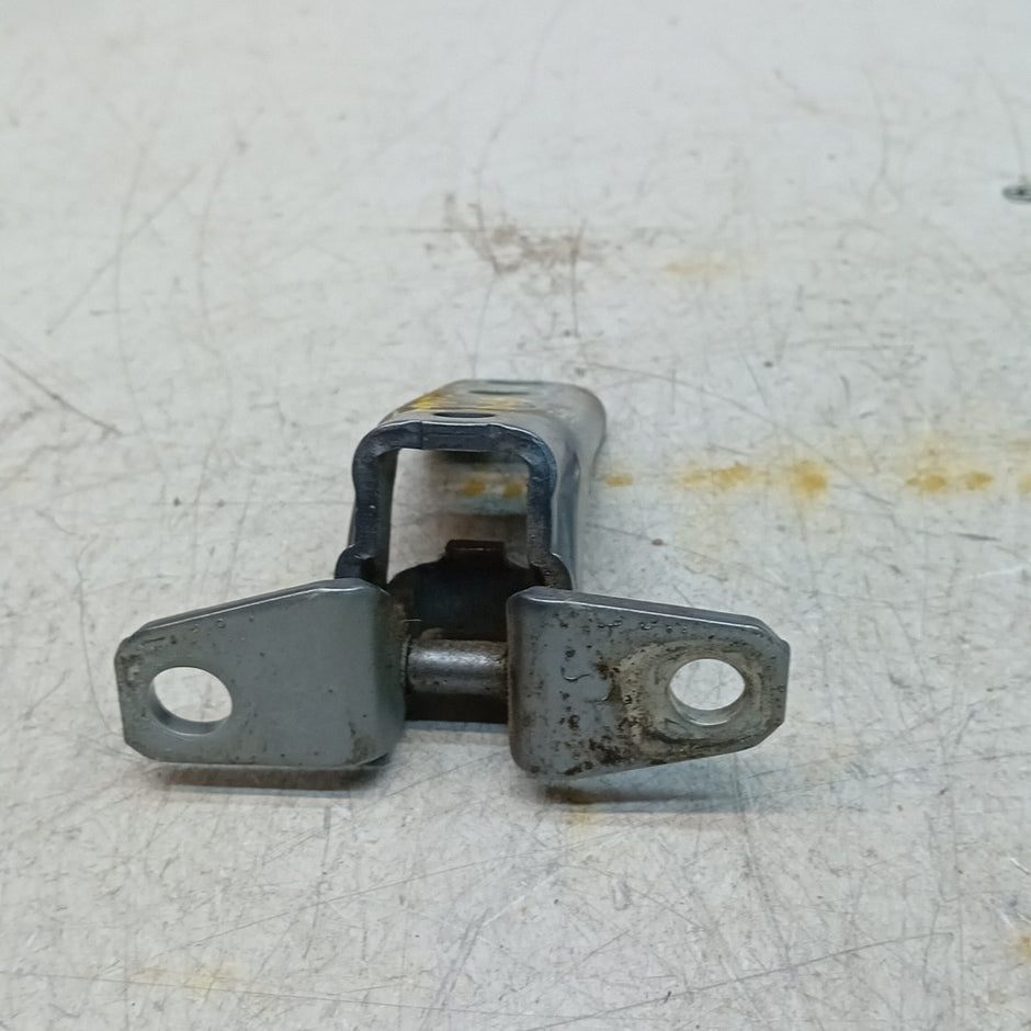 MITSUBISHI OUTLANDER MK3  FRONT DOOR HINGE PANEL E1 A046834 FM001646