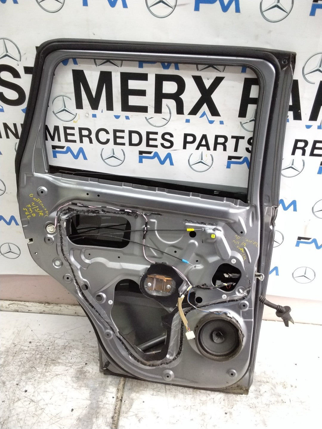 MITSUBISHI OUTLANDER PASSENGER REAR DOOR NSR GREY  FMD564