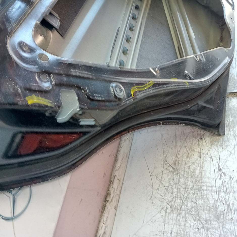 MERCEDES  BENZ  C-CLASS W204 SLN DRIVER REAR DOOR ISR BLUE 2008-14 FMD460