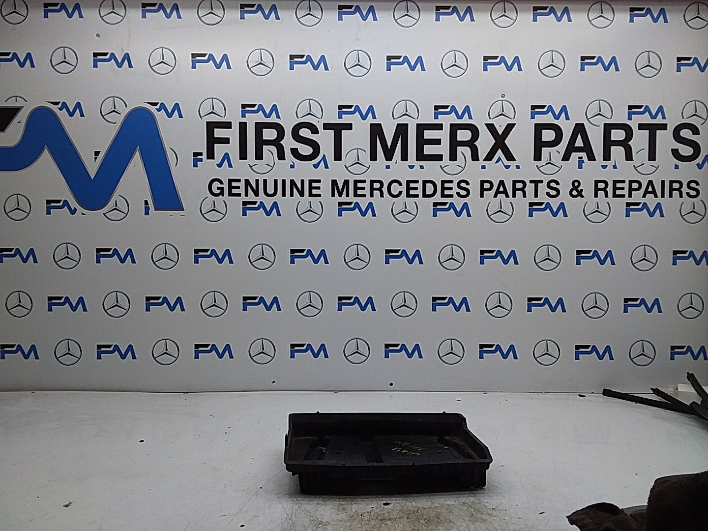 MERCEDES BENZ C-CLASS W205 BATTERY TRAY COVER  A2056200118 FMR210
