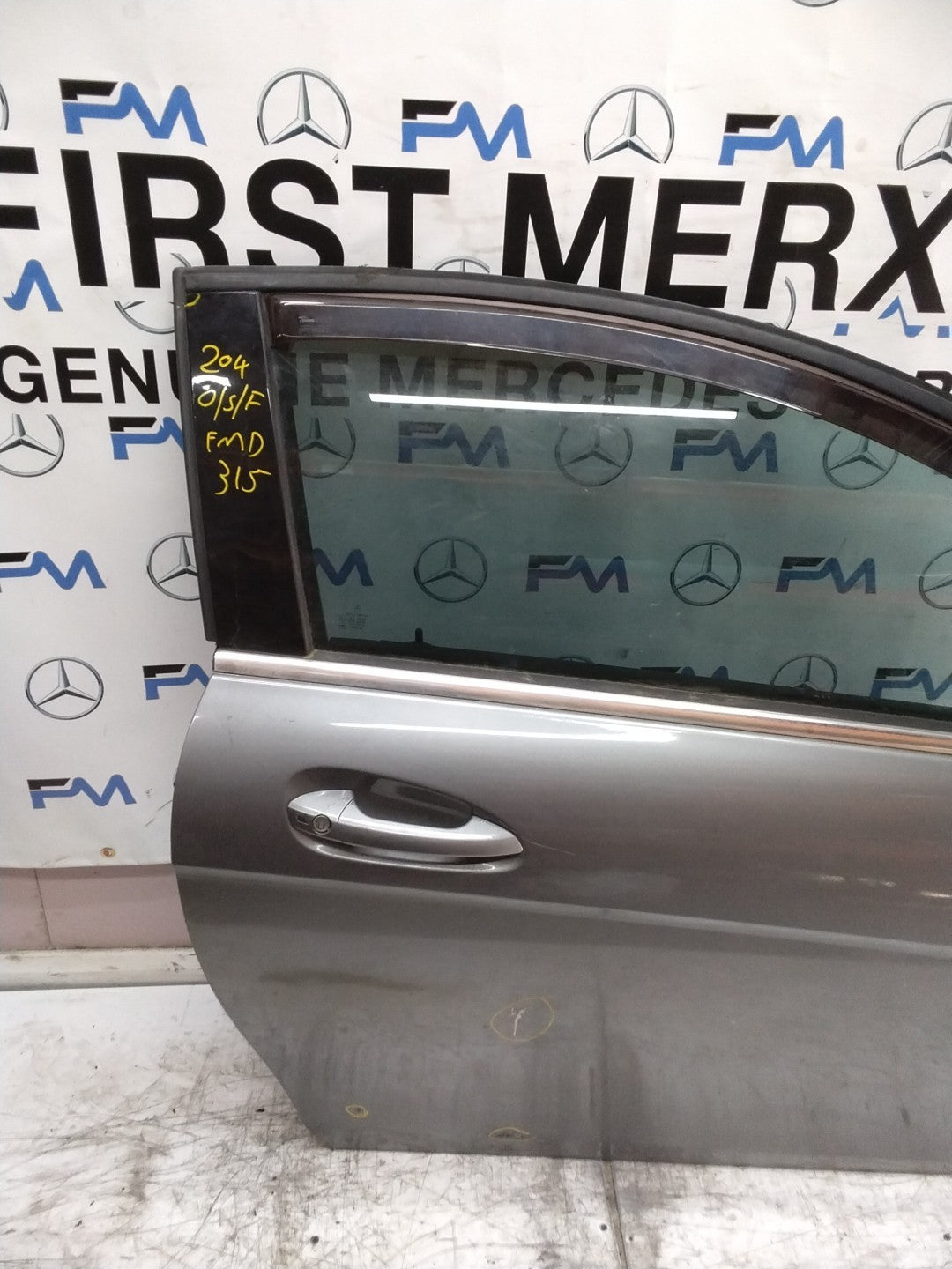 MERCEDES BENZ C-CLASS W204 DRIVER FRONT DOOR OSF GREY 2007-2014 COMPLETE FMD315