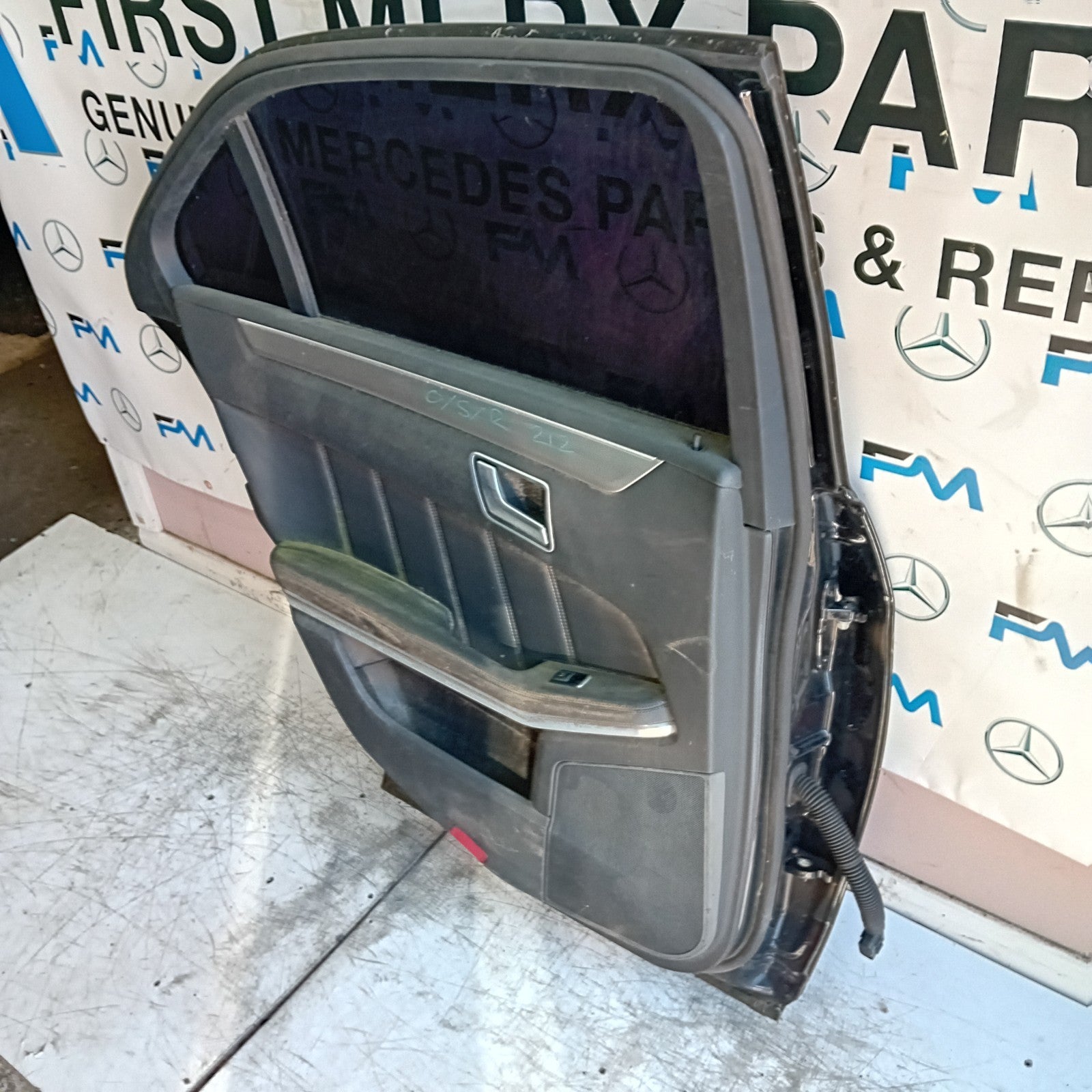 MERCEDES E-CLASS W212 SLN PASSENGER REAR DOOR NSR BLACK 2013 COMPLETE FMD480