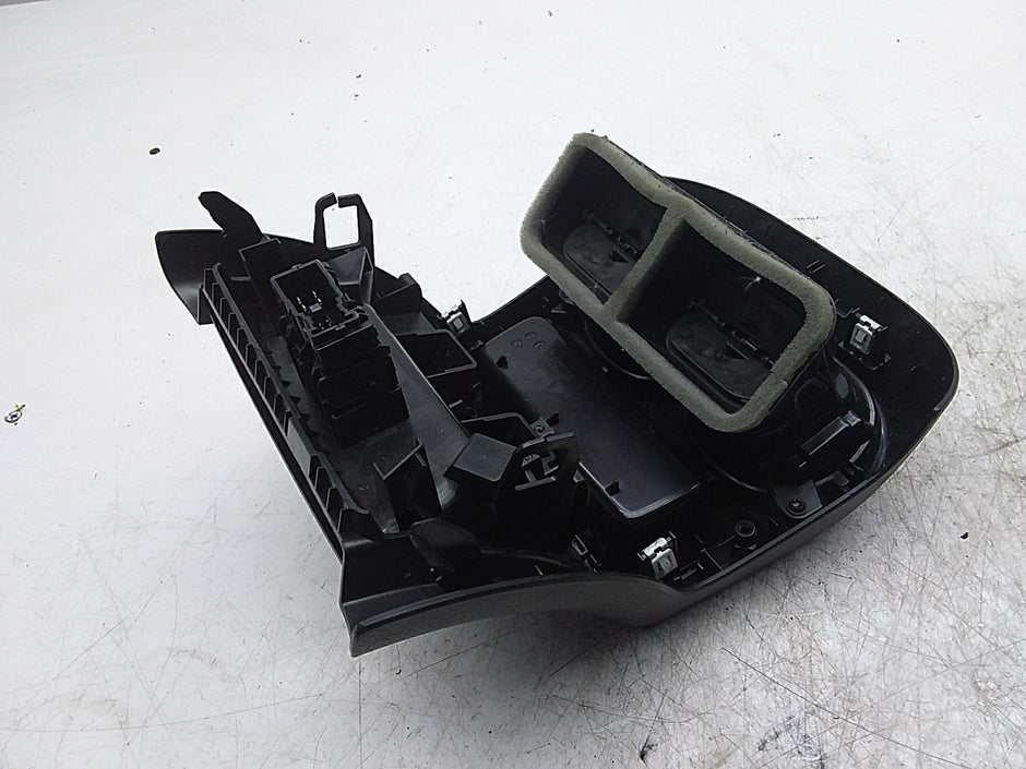MERCEDES C-CLASS W206 REAR CENTRE AIR VENTS DAMAGED A2066806500 FMR214