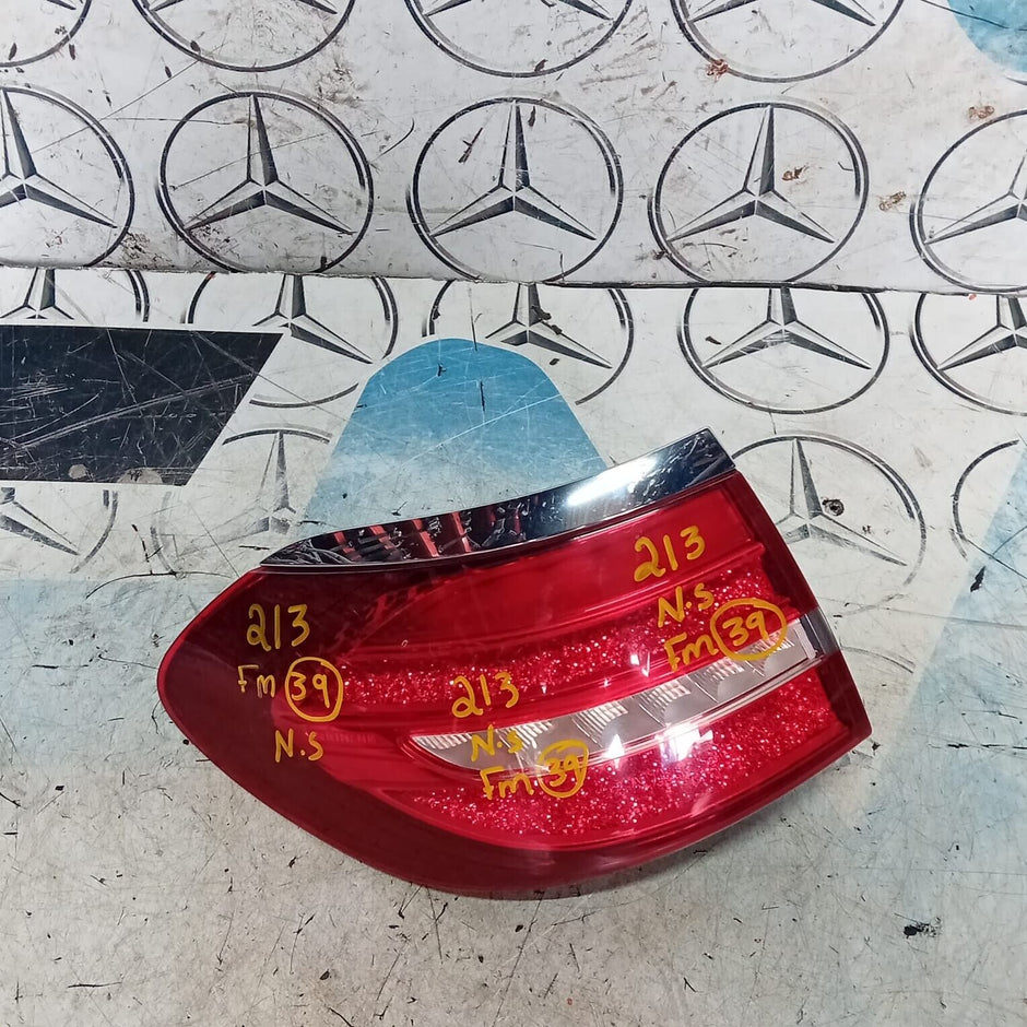 MERCEDES E CLASS W213 ESTATE REAR PASSENGER SIDE ( NEAR SIDE ) TAIL LIGHT