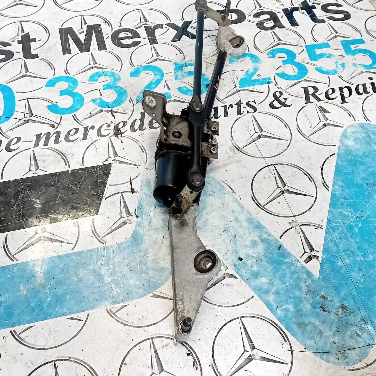 MERCEDES BENZ A CLASS W176 WINDSCREEN WIPER MOTOR & LINKAGE A1769061900