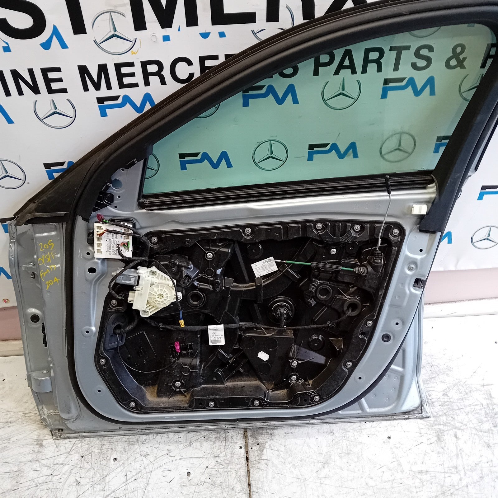 MERCEDES BENZ C-CLASS W205 SALOON DRIVER  FRONT DOOR OSF SILVER 2014 ON  FMD204