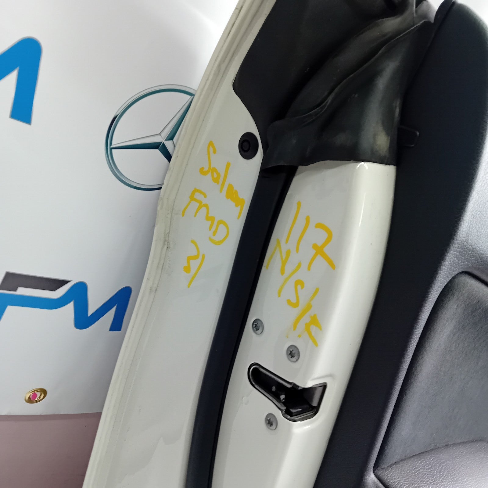 MERCEDES BENZ CLA W117 PASSENGER  FRONT DOOR N/S/F COMPLETE WHITE 2013-18 FMD31