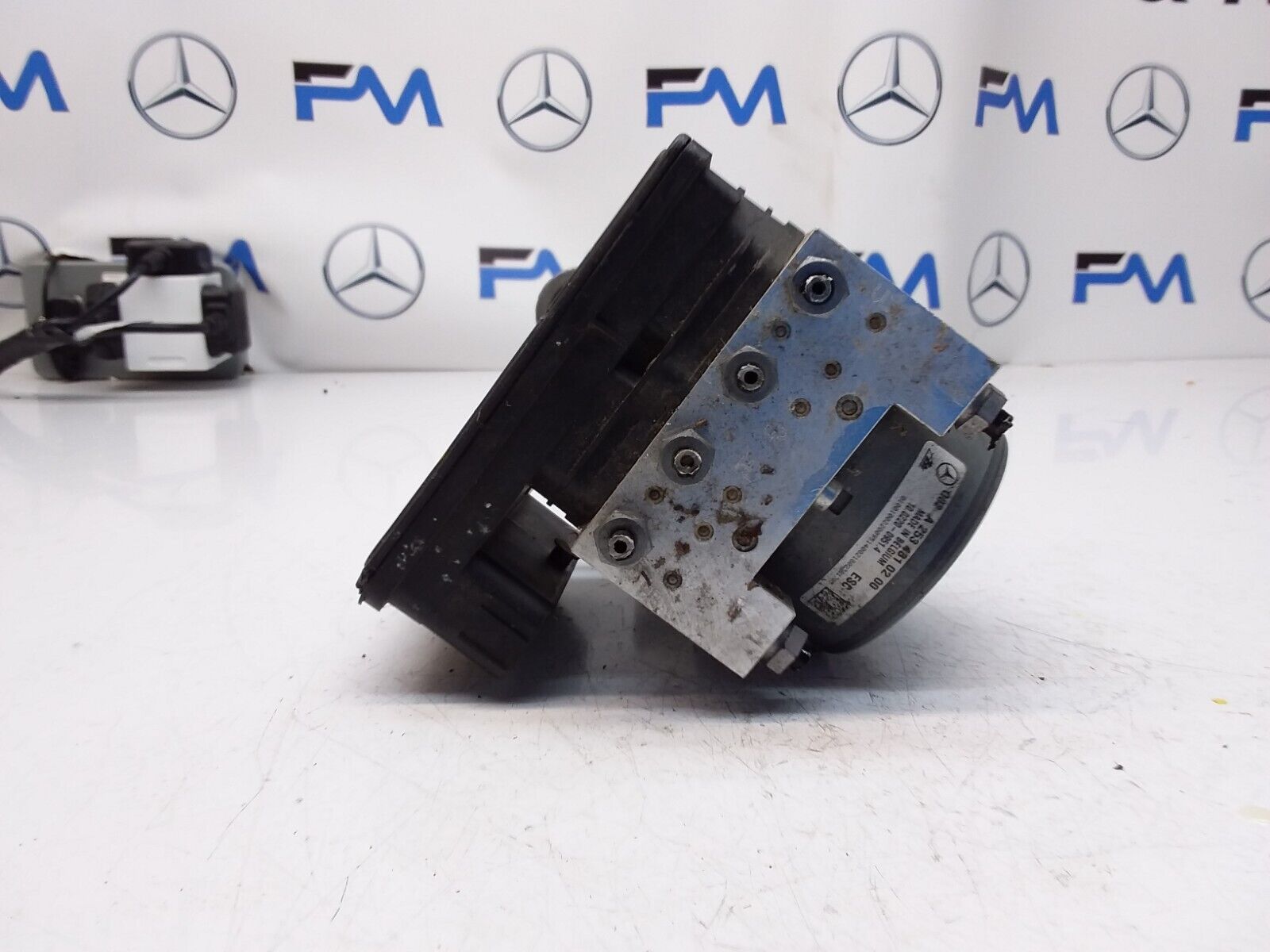 MERCEDES C-CLASS W205 ABS PUMP MODULE CONTROL UNIT A2539011400 FM00440