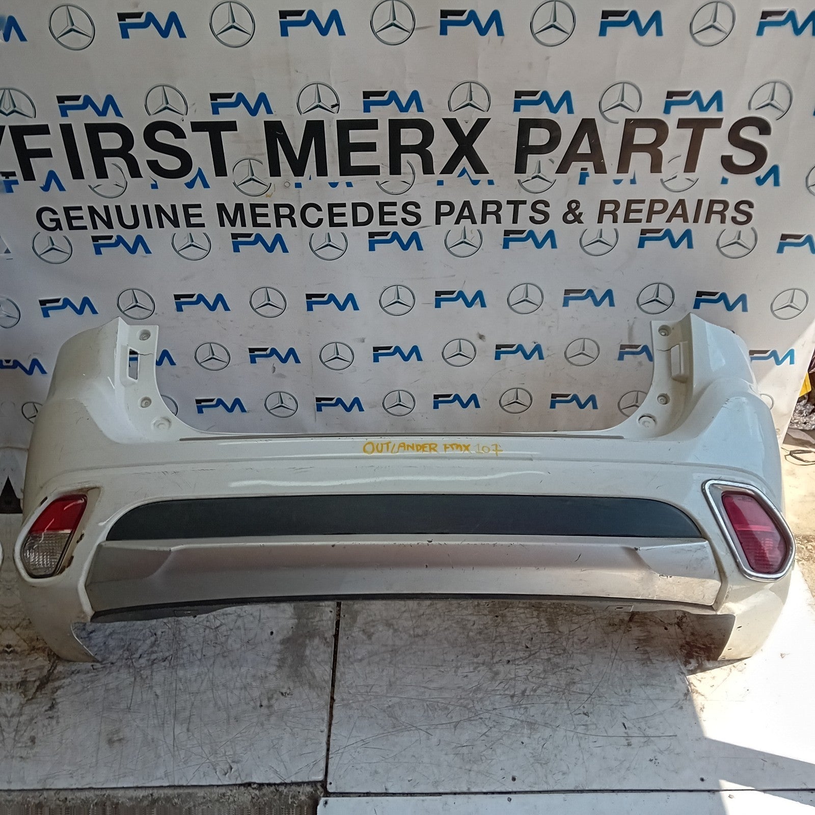 MITSUBISHI OUTLANDER MK3 REAR BUMPER WHITE 2013 COMPLETE FMX107