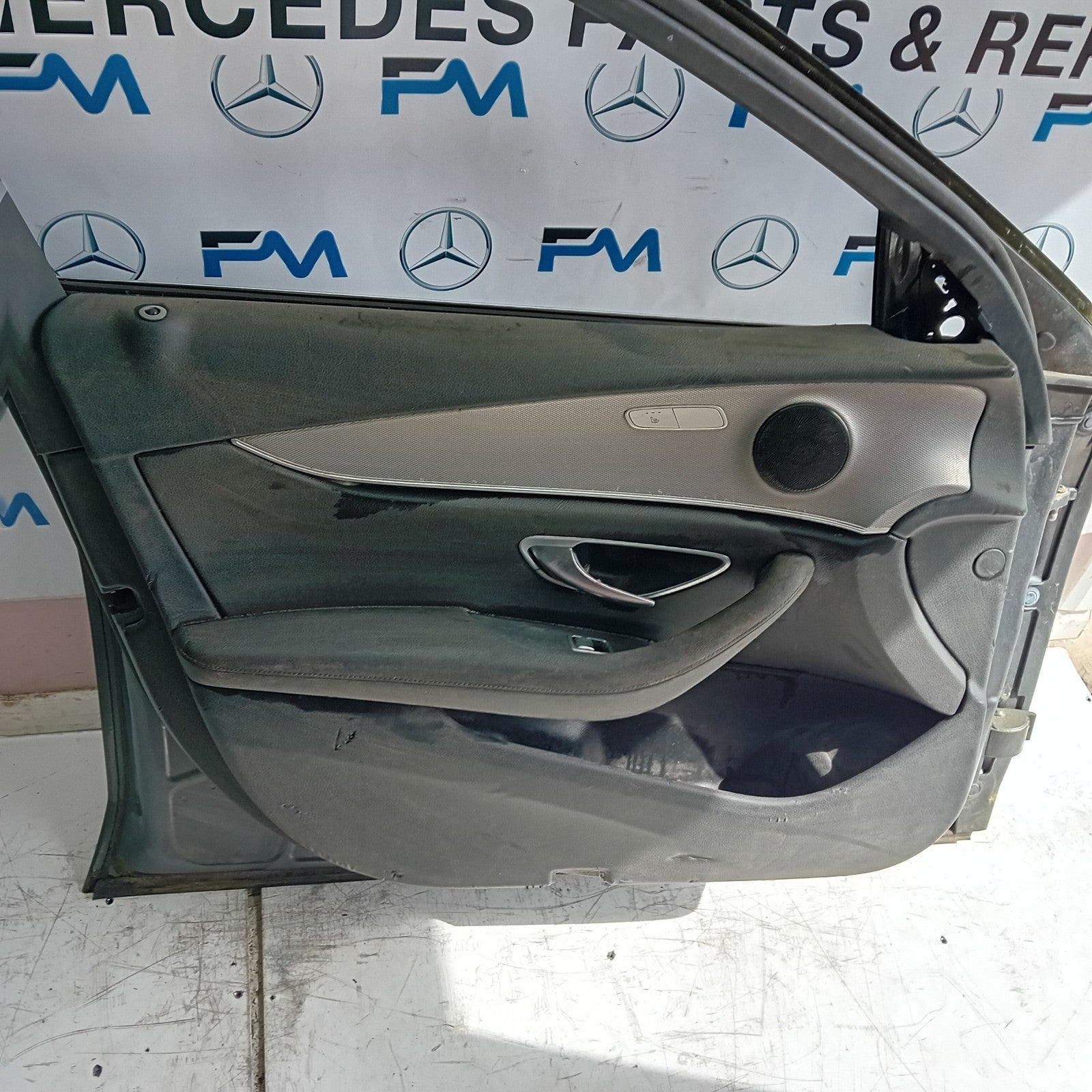 MERCEDES BENZ R-CLASS W213 PASSENGER SIDE FRINT DOOR N/S/F GREY FMD124