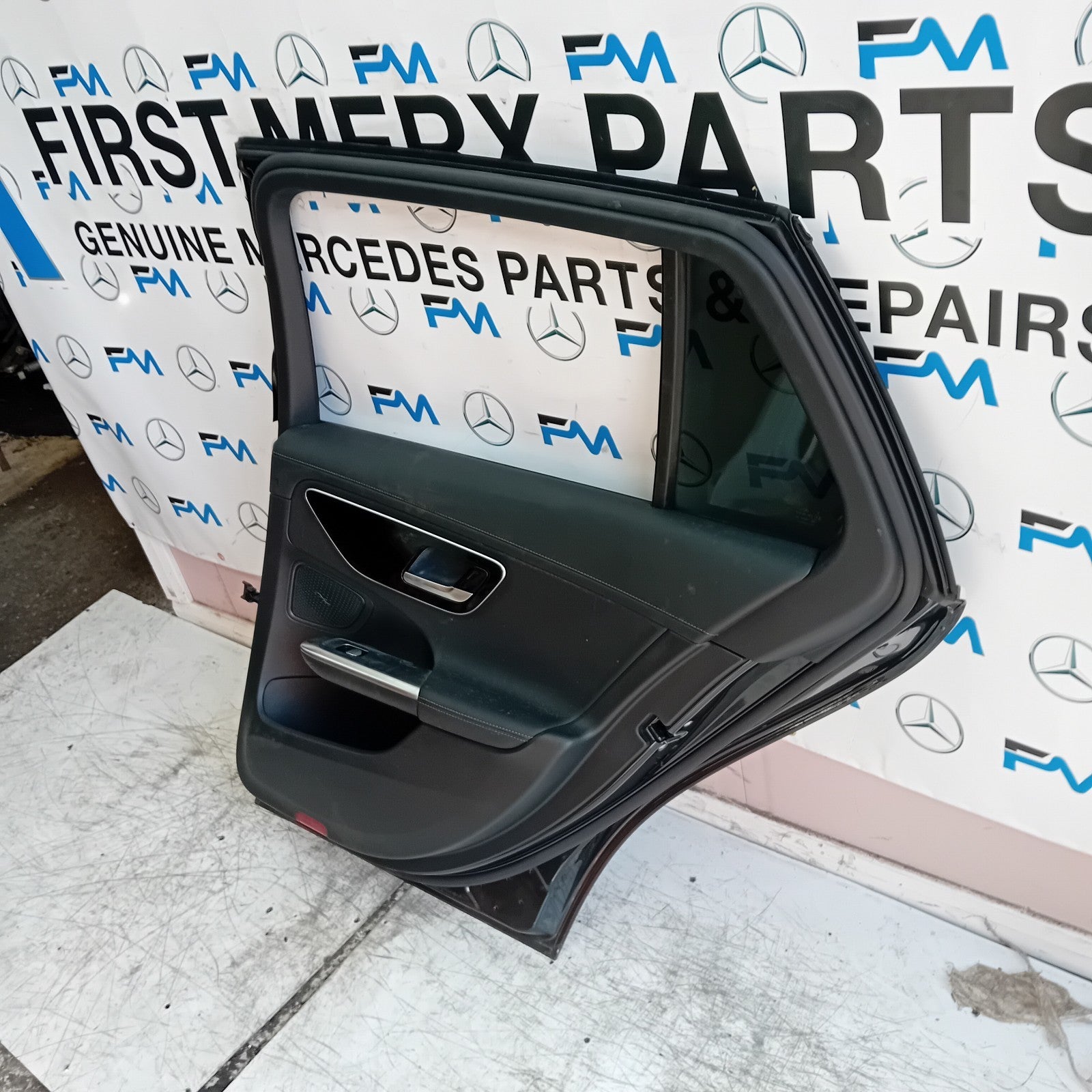 MERCEDES BENZ C-CLASS W206 ESTATE DRIVER REAR DOOR OSR BLACK COMPLETE FMD294