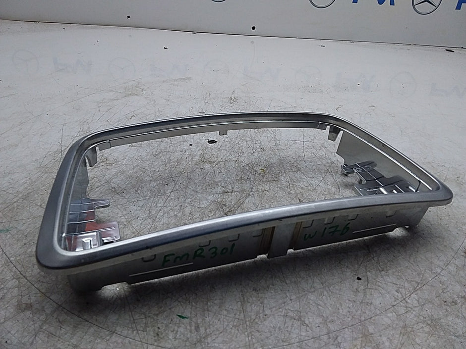 MERCEDES A-CLS W176 STEREO SURROUND TRIM A1766890018 FMR301