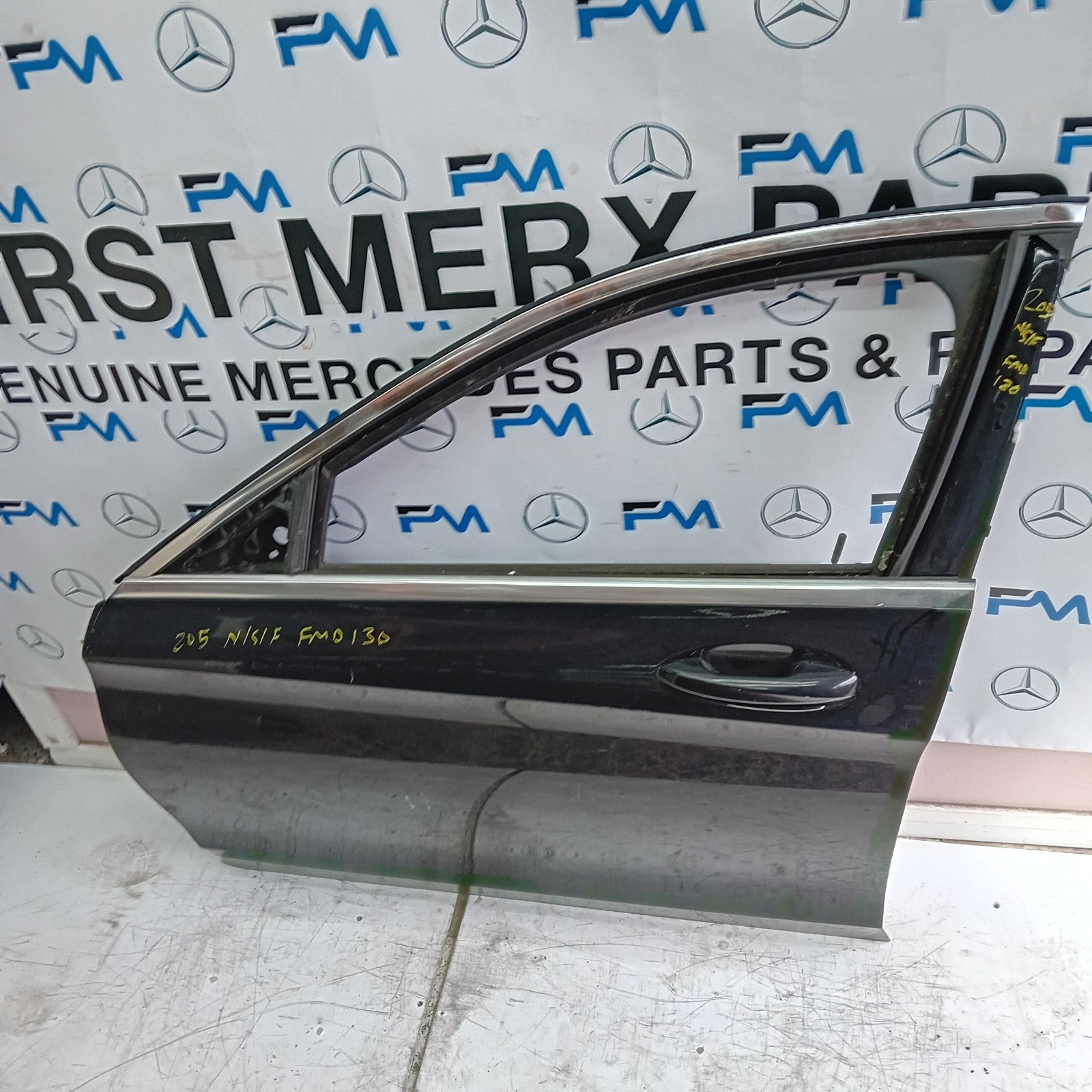 MERCEDES BENZ C-CLASS W205 PASSENGER SIDE FRONT DOOR N/S/F  BLACK FMD130