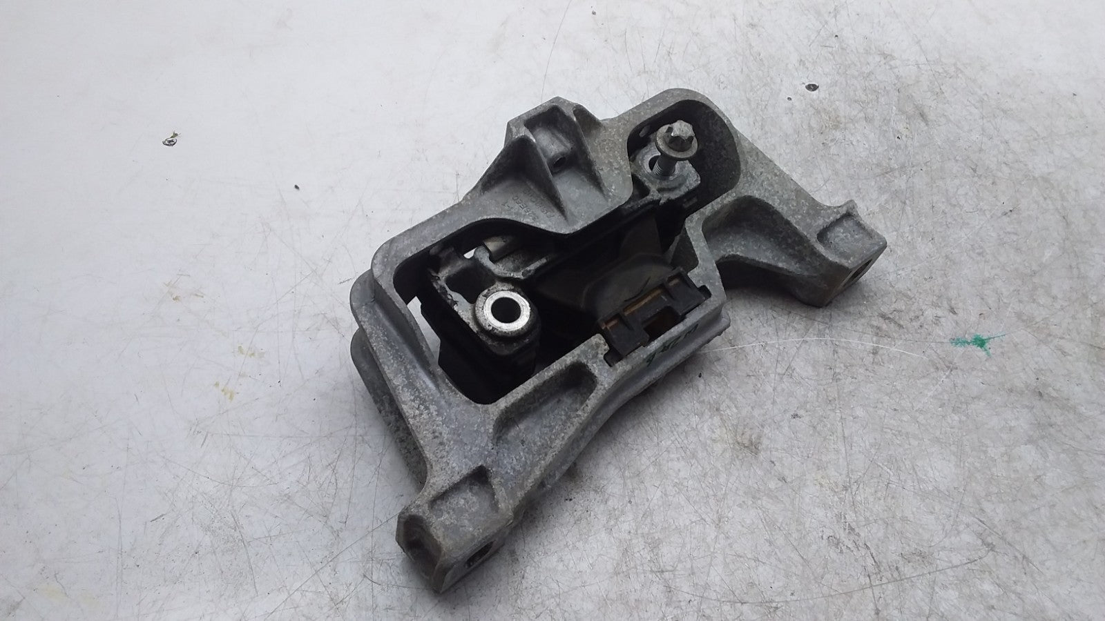 MERCEDES BENZ B-CLS W246 ENGINE MOUNT RIGHT SIDE A2462402517 FMR447