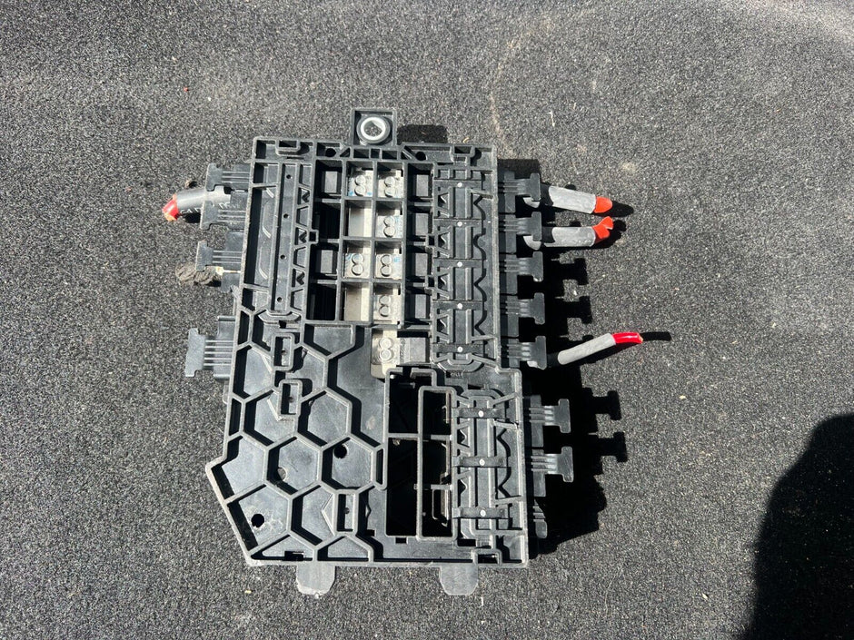 Mercedes E Class Battery Fuse Box A2135406200 2018 W213 Battery Fuse Box