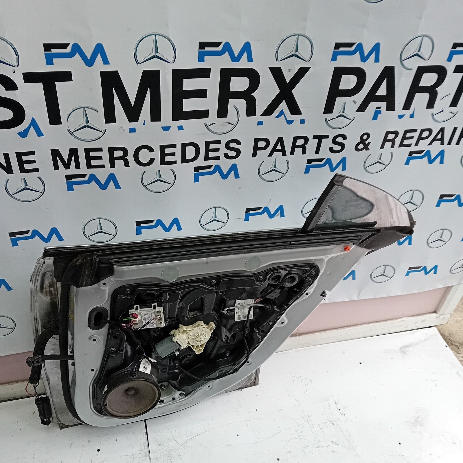 MERCEDES BENZ CLS W118 DRIVER REAR DOOR (OFF SIDE REAR) WHITE FMD25