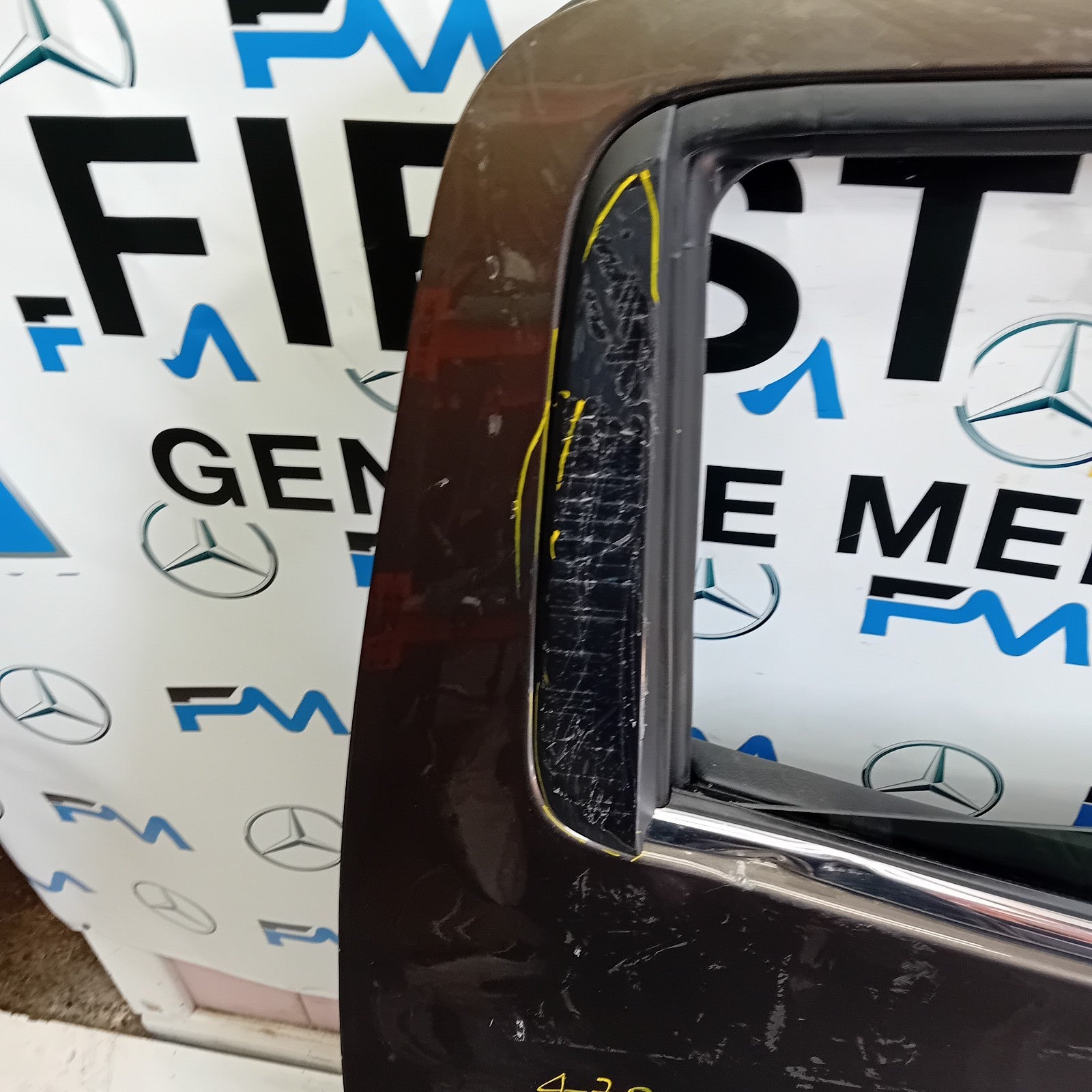 MERCEDES BENZ X-CLASS W470 DRIVER REAR DOOR OSR BROWN COMPLETE FMD356