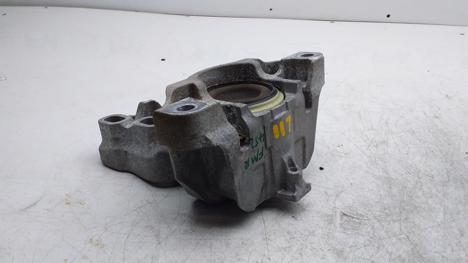 MERCEDES BENZ B-CLASS W246 LEFT ENGINE MOUNT A2462400217 FMR452