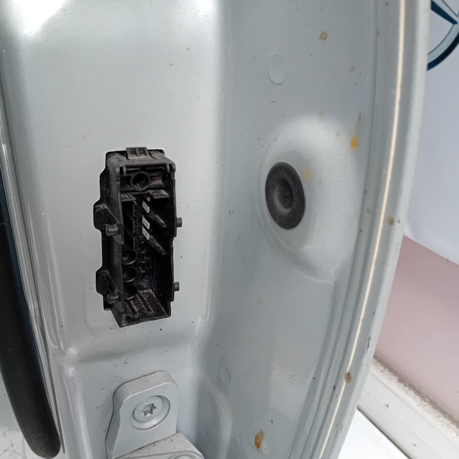 MERCEDES BENZ C-CLASS W205 PASSENGER SIDE FRONT DOOR N/S/F COMPLETE SILVER FMD45