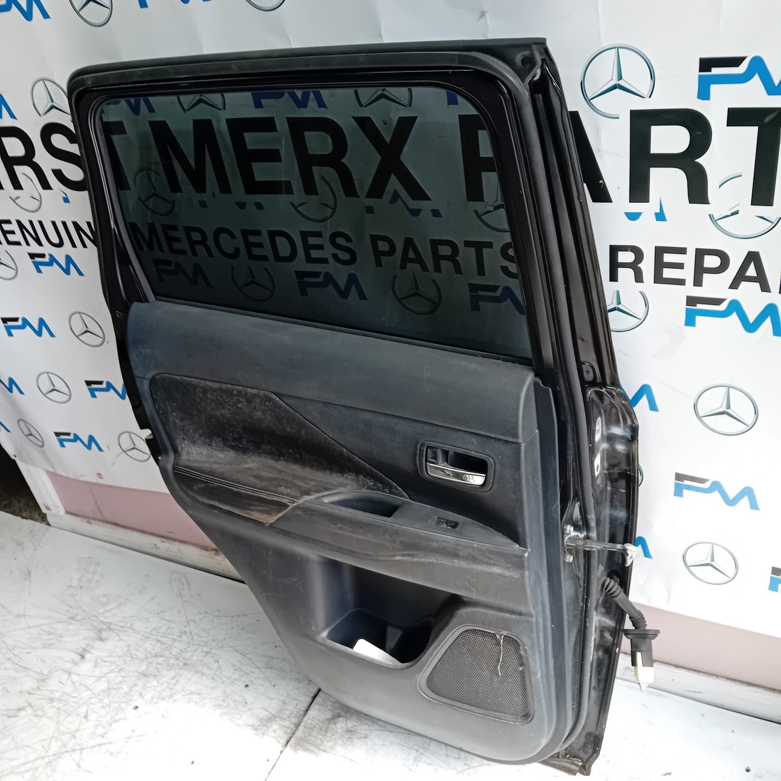 MITSUBISH OUTLANDER MK3 PASSENGER REAR DOOR NSR BLACK 2013 COMPLETE FMD188