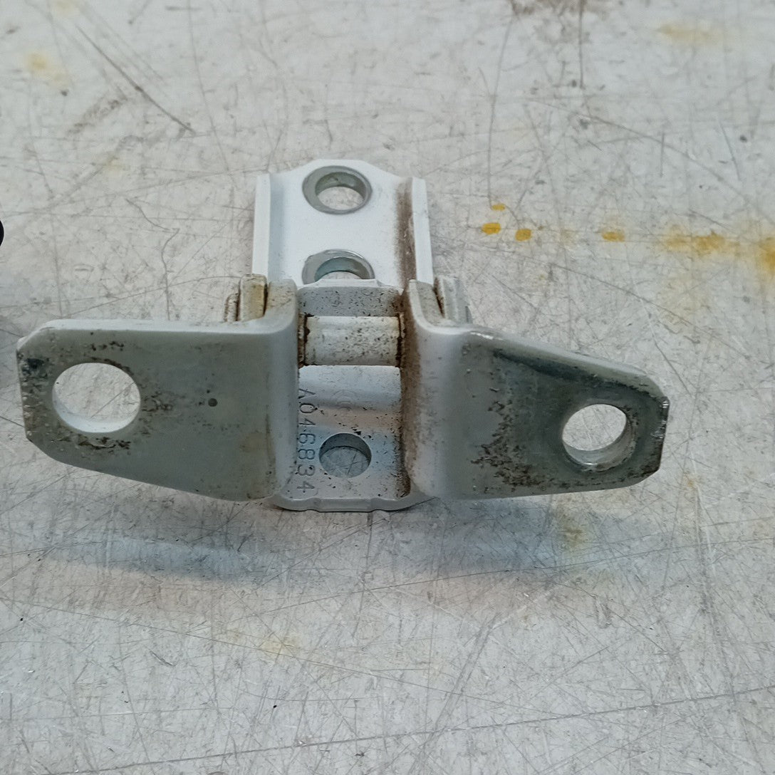 MITSUBISHI OUTLANDER MK3  FRONT DOOR HINGE PANEL A523 A046834 FM001636