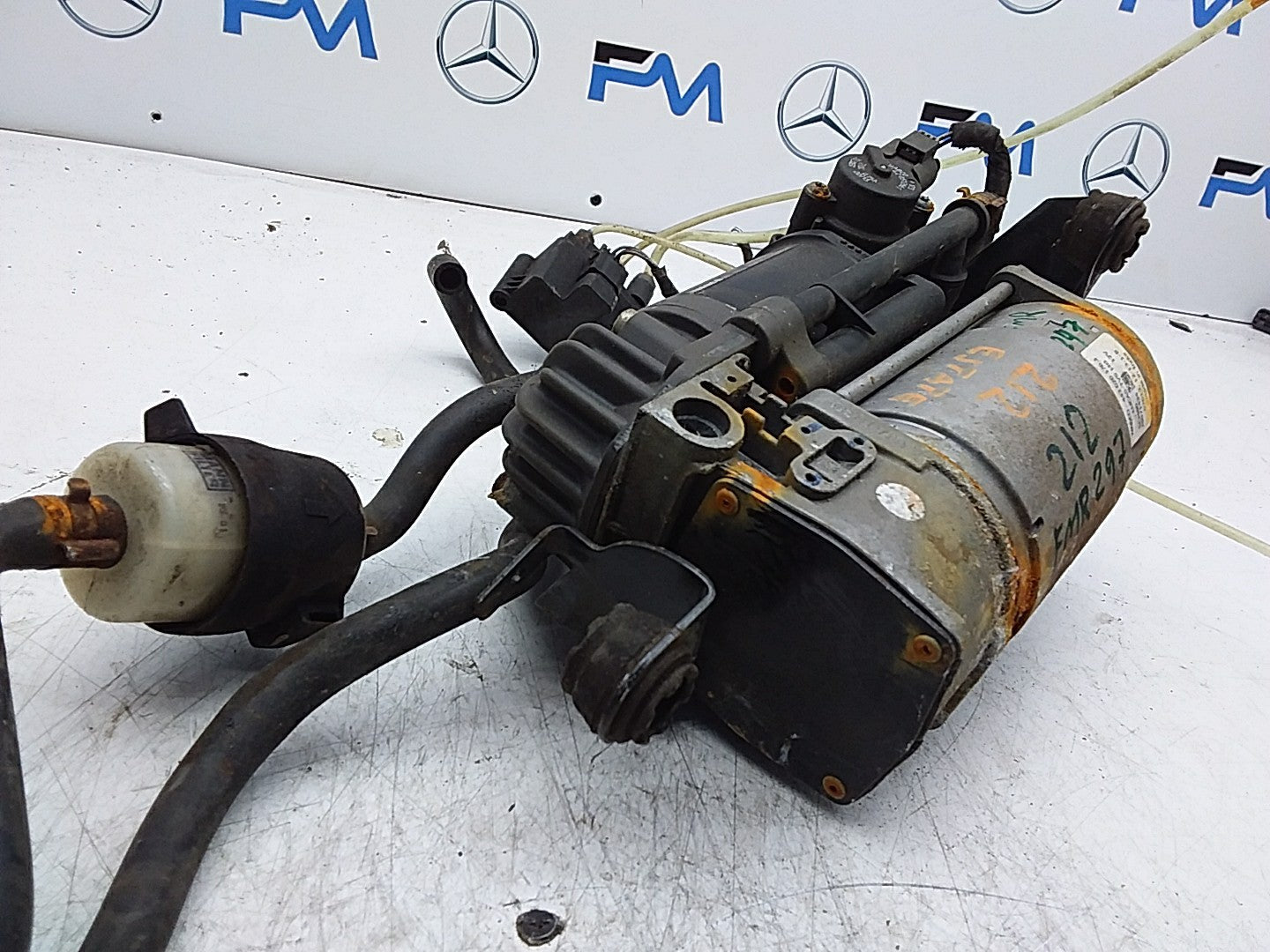 MERCEDES E-CLS W212 AIR SUSPENSION COMPRESSOR PUMP A2123200404 FMR297