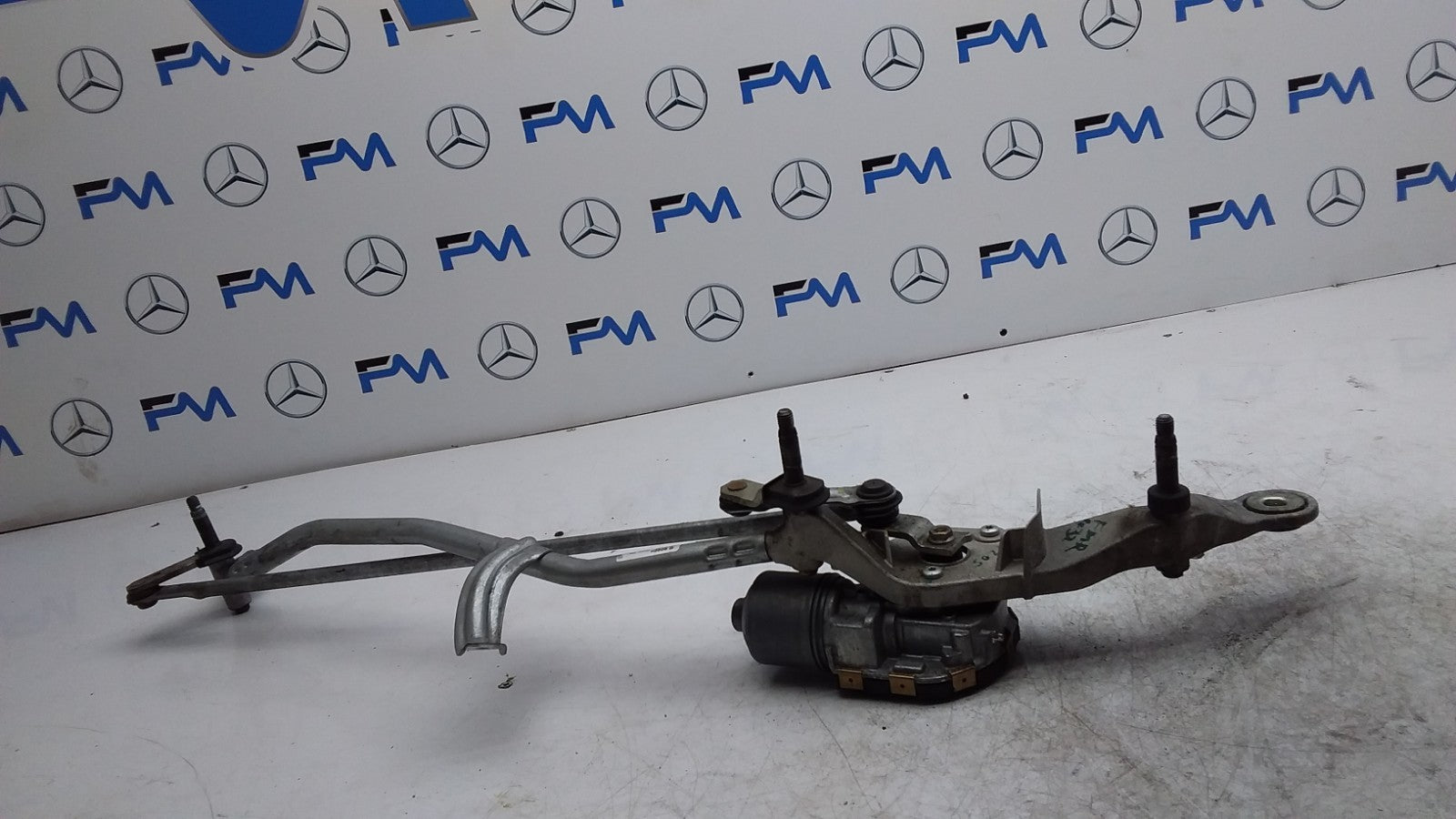 MERCEDES BENZ   C-CLASS W205 FRONT WIPER MECHANISM A2058200940 FMR432