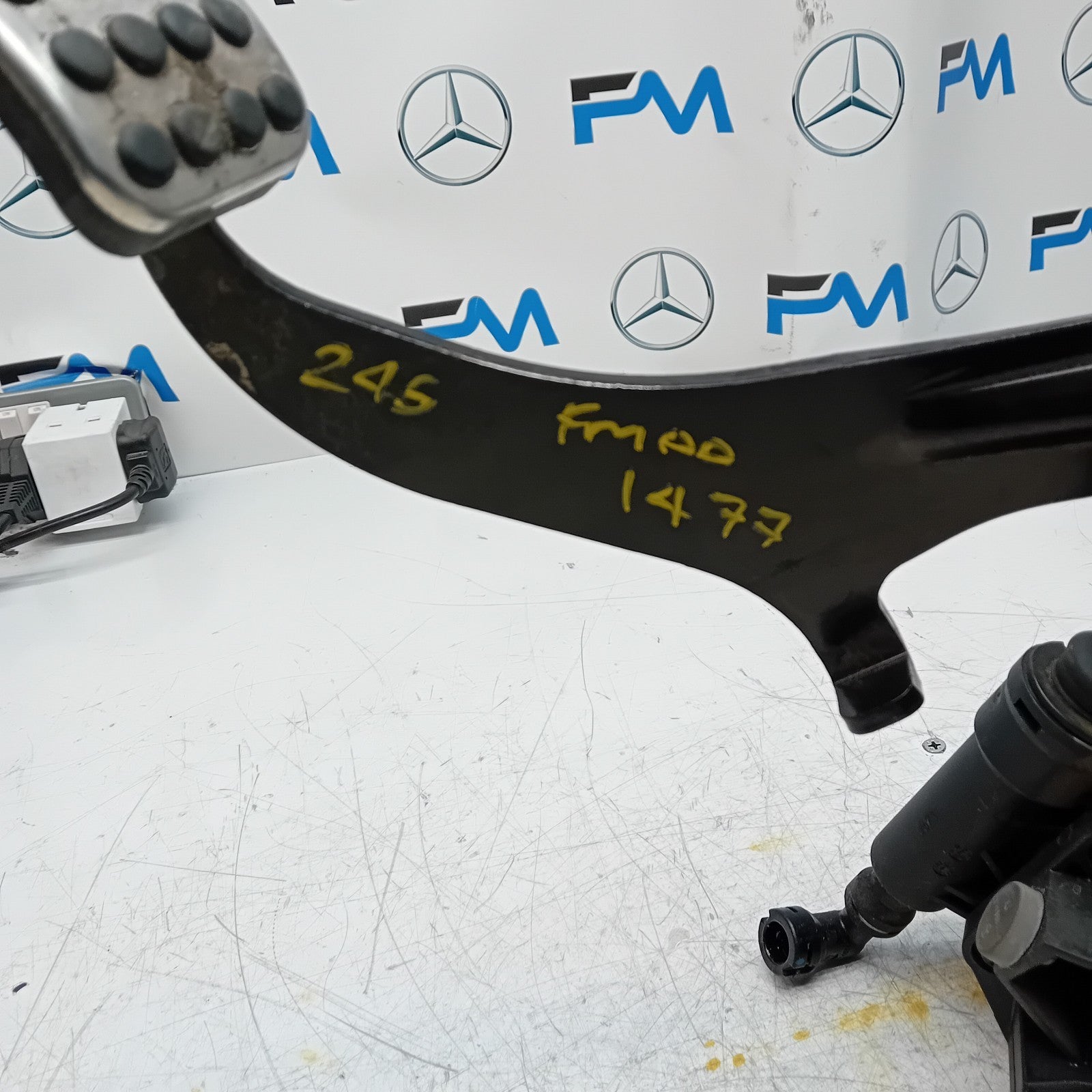 MERCEDES B-CLASS W246 CLUTCH PEDAL WITH CYLIBDER A2462900619 2015  FM001477